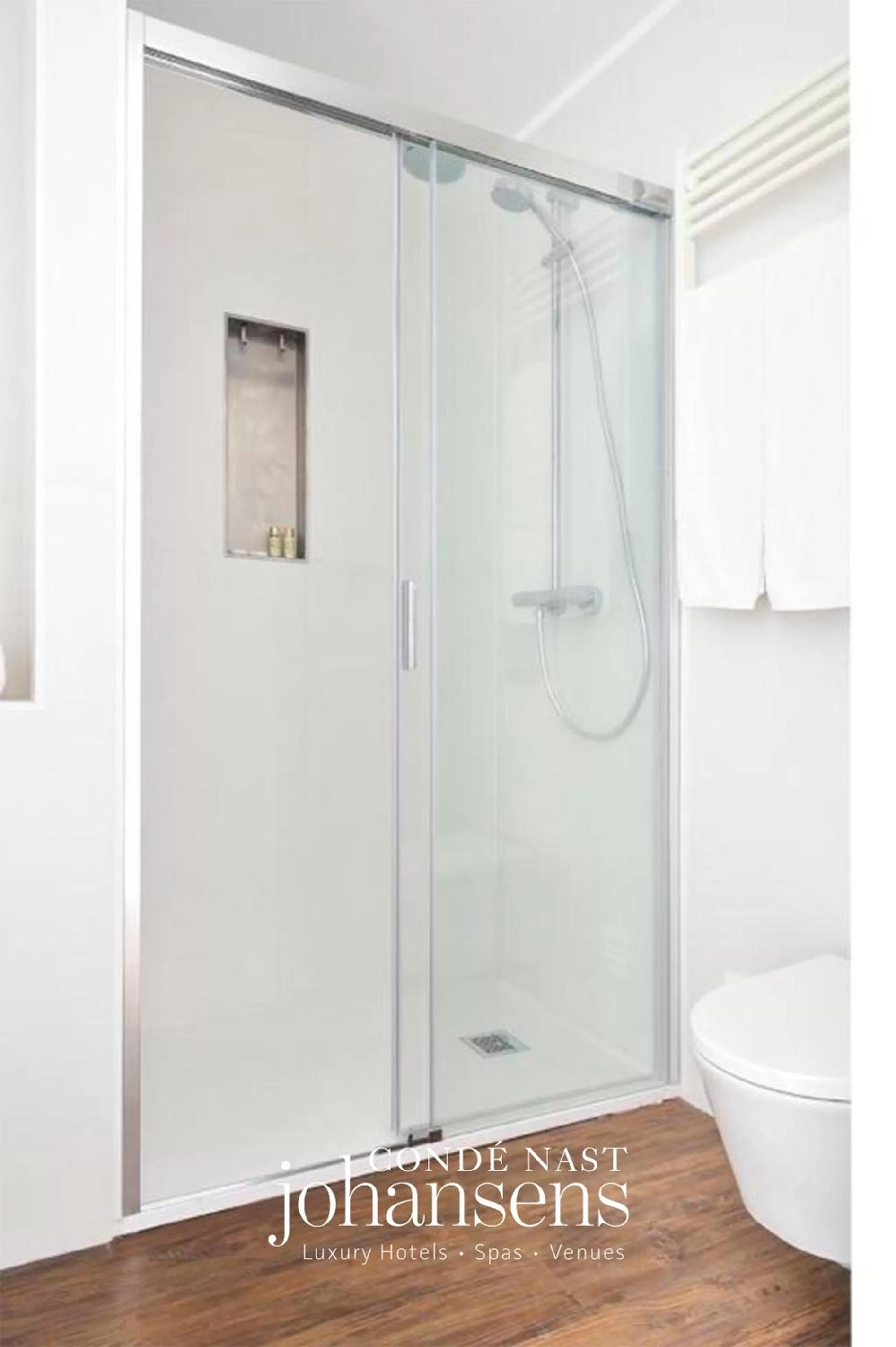 Shower in Casa Melo Alvim - by Unlock Hotels