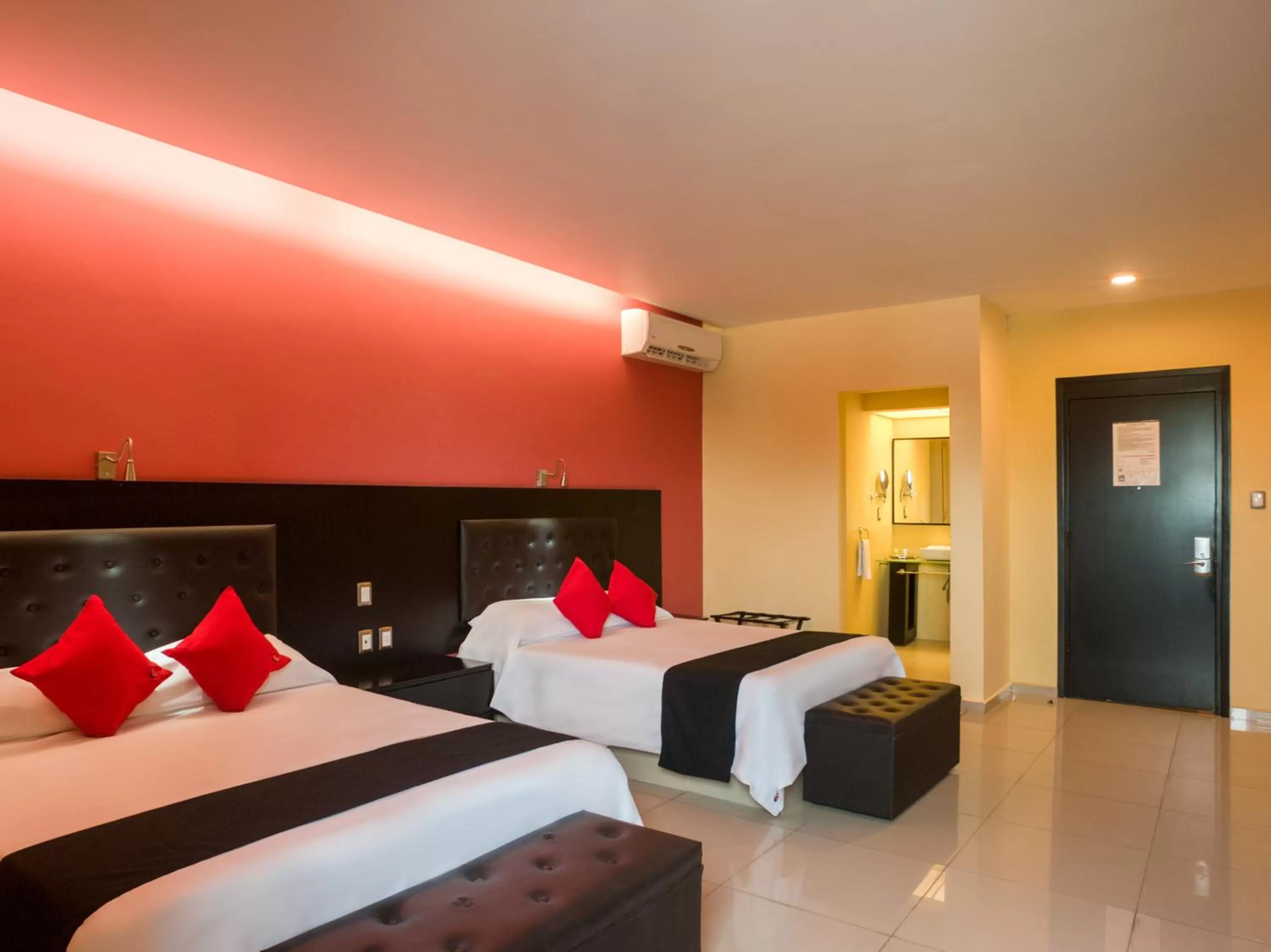 Standard Double Room with Two Double Beds in Veracruz Suites Hotel