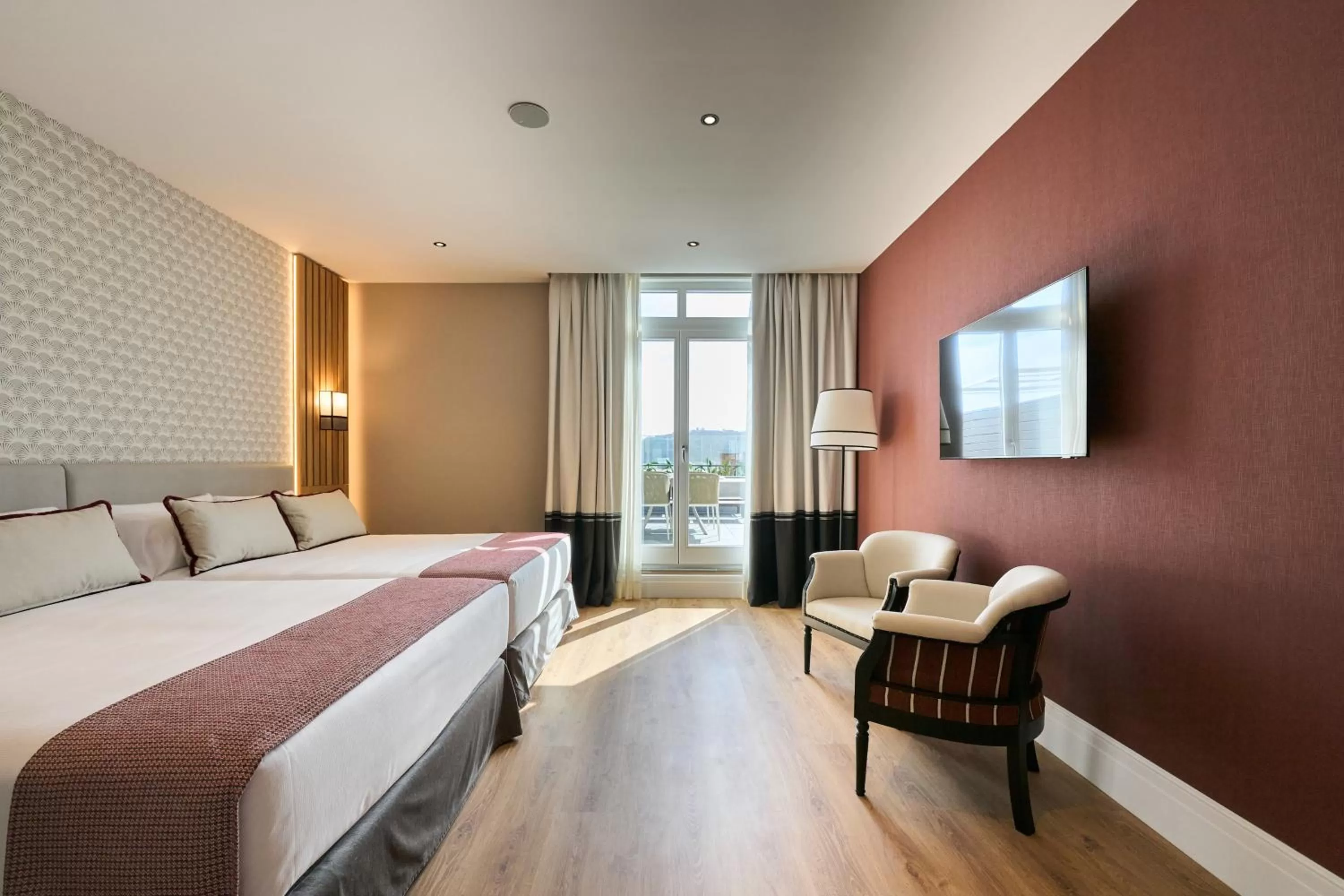 Photo of the whole room, Bed in Catalonia Ramblas 4* Sup