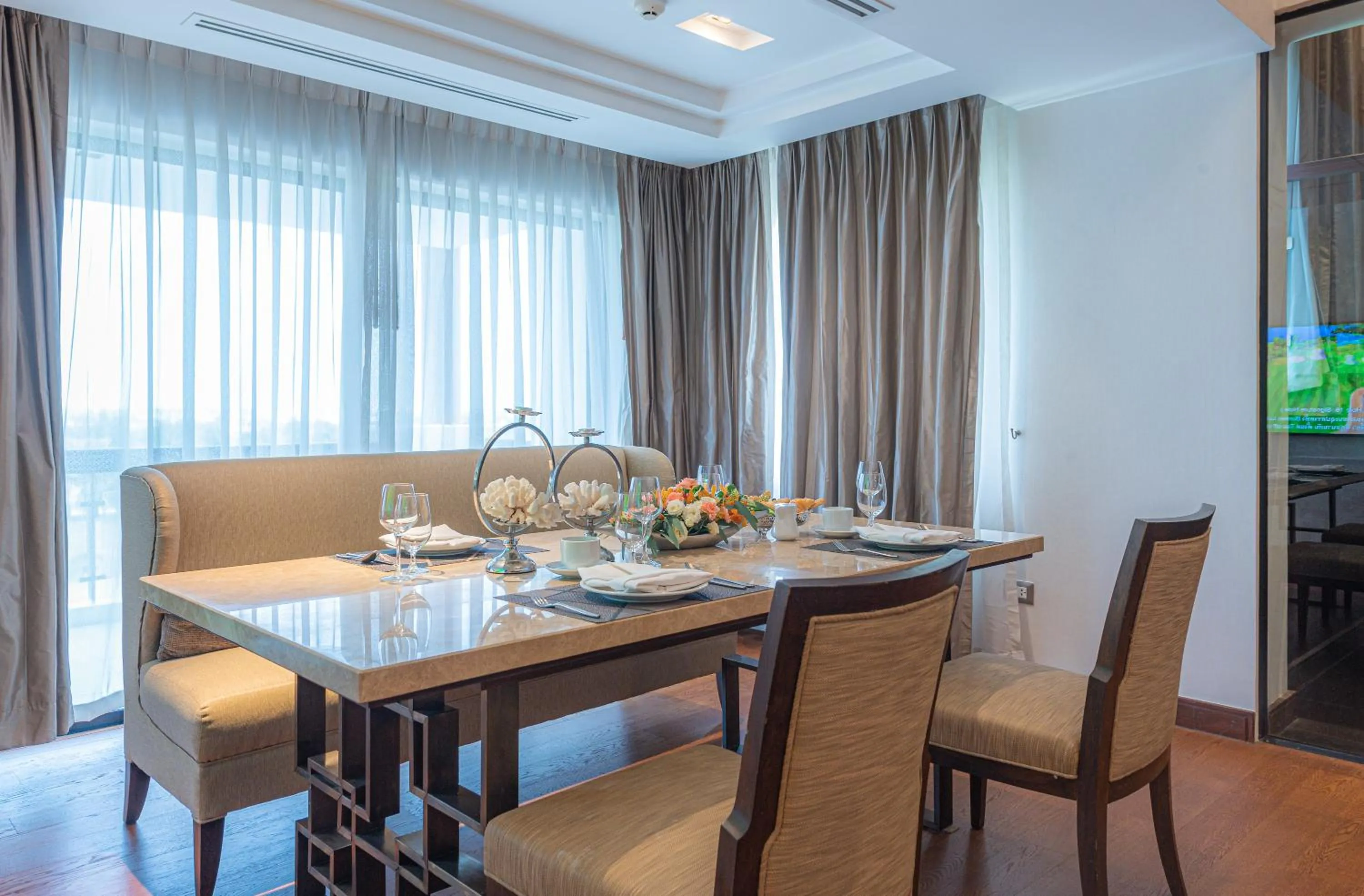 Living room in Summit Windmill Golf Suite Hotel at Suvarnabhumi