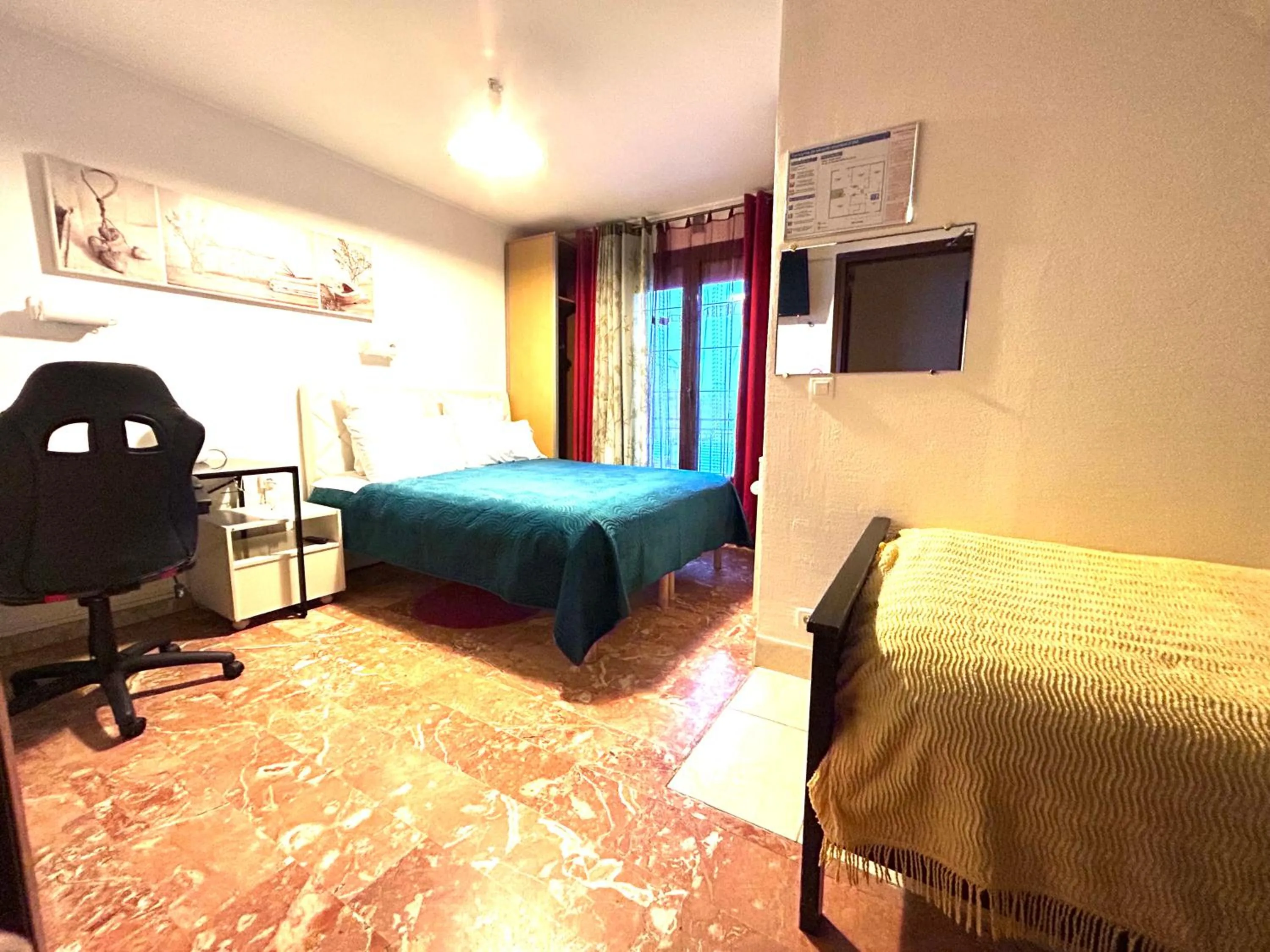 Bed in Hotel Paris Star