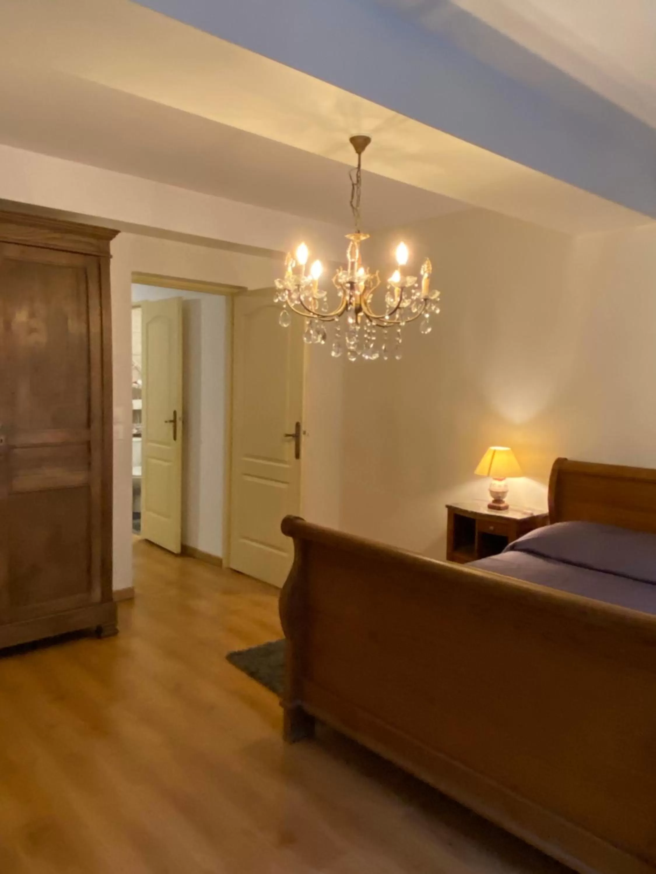 Photo of the whole room, Bed in La Chambre d'Angèle