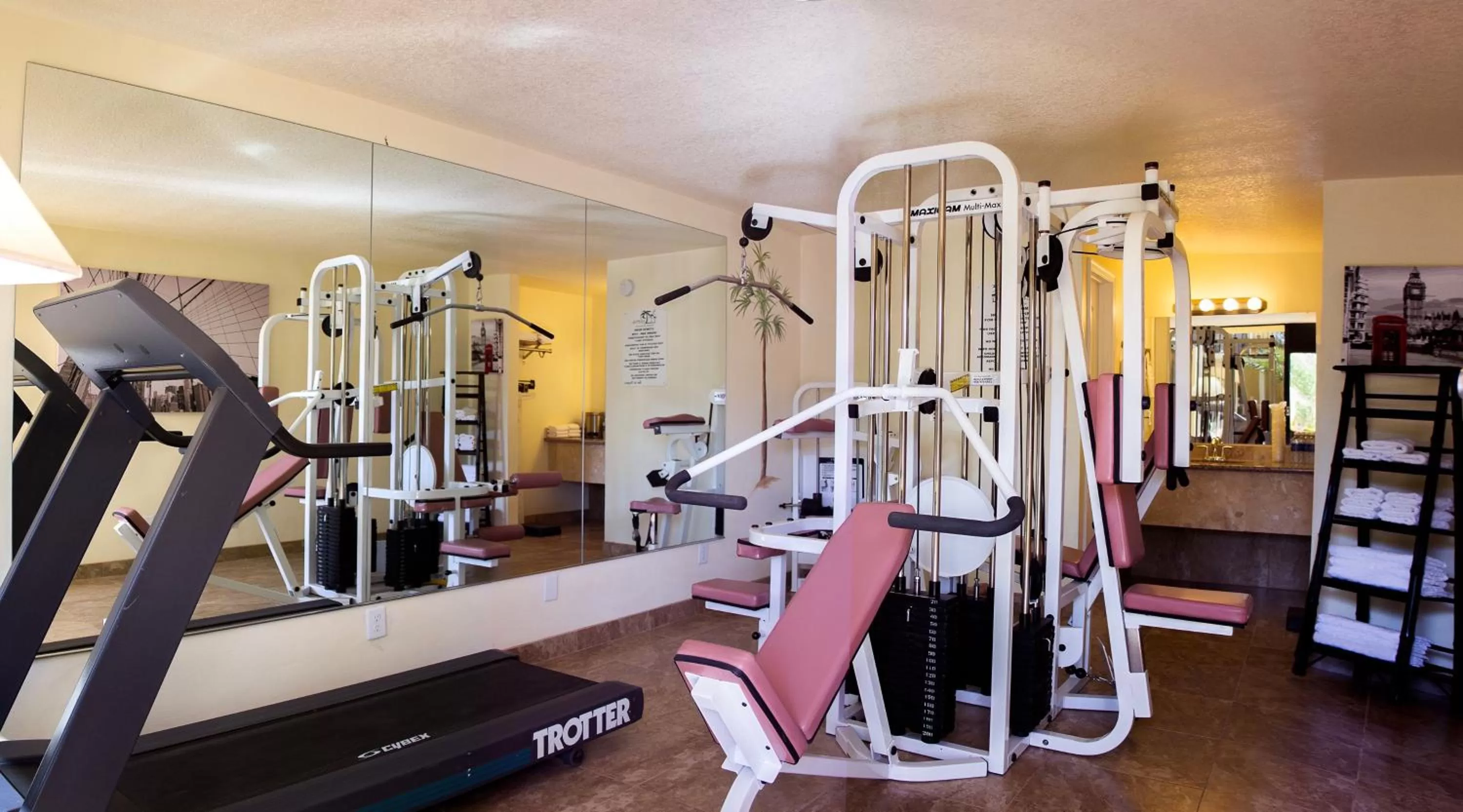 Fitness centre/facilities in At Home Inn - Fort Pierce