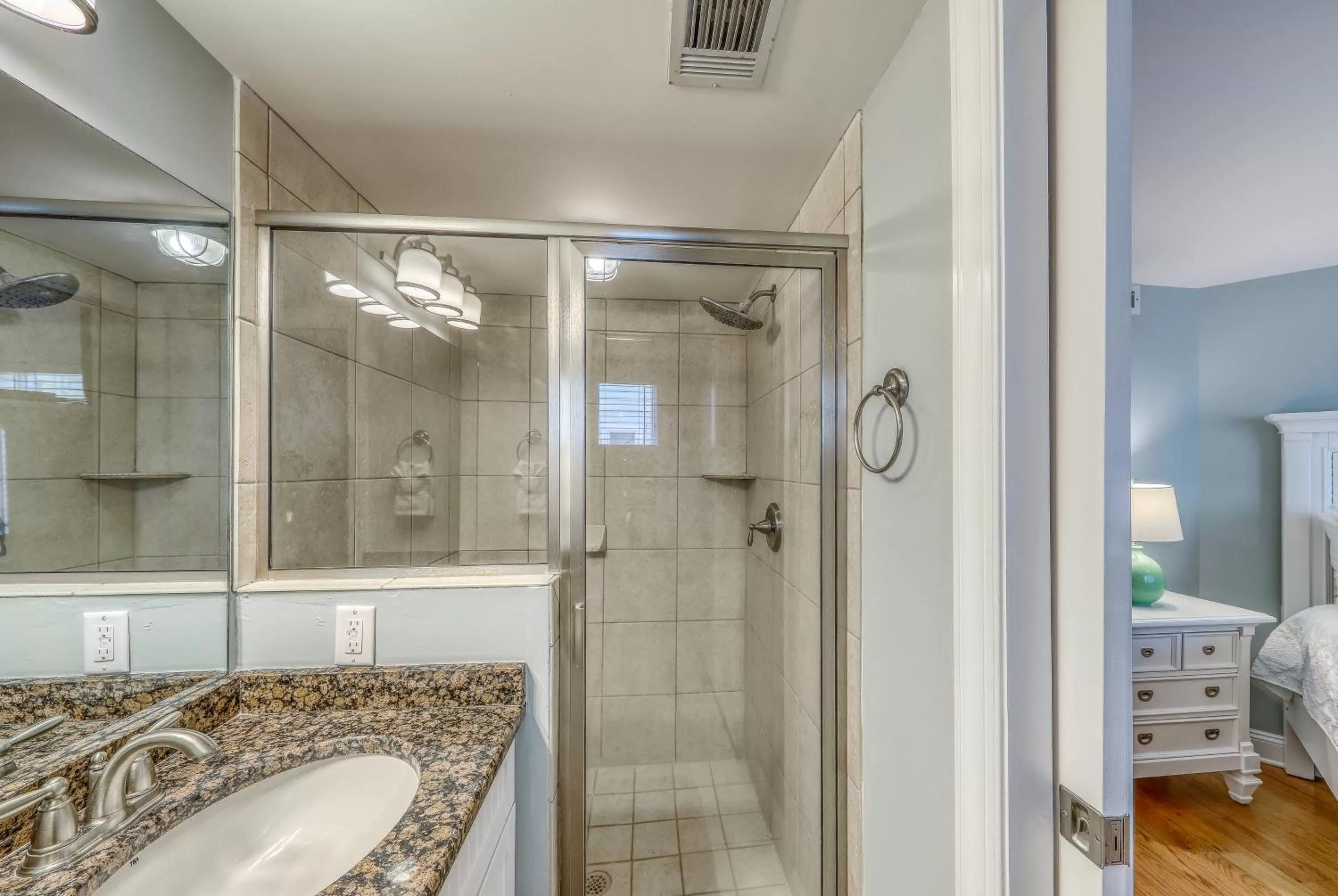 Bathroom in Tybee Cruisin'