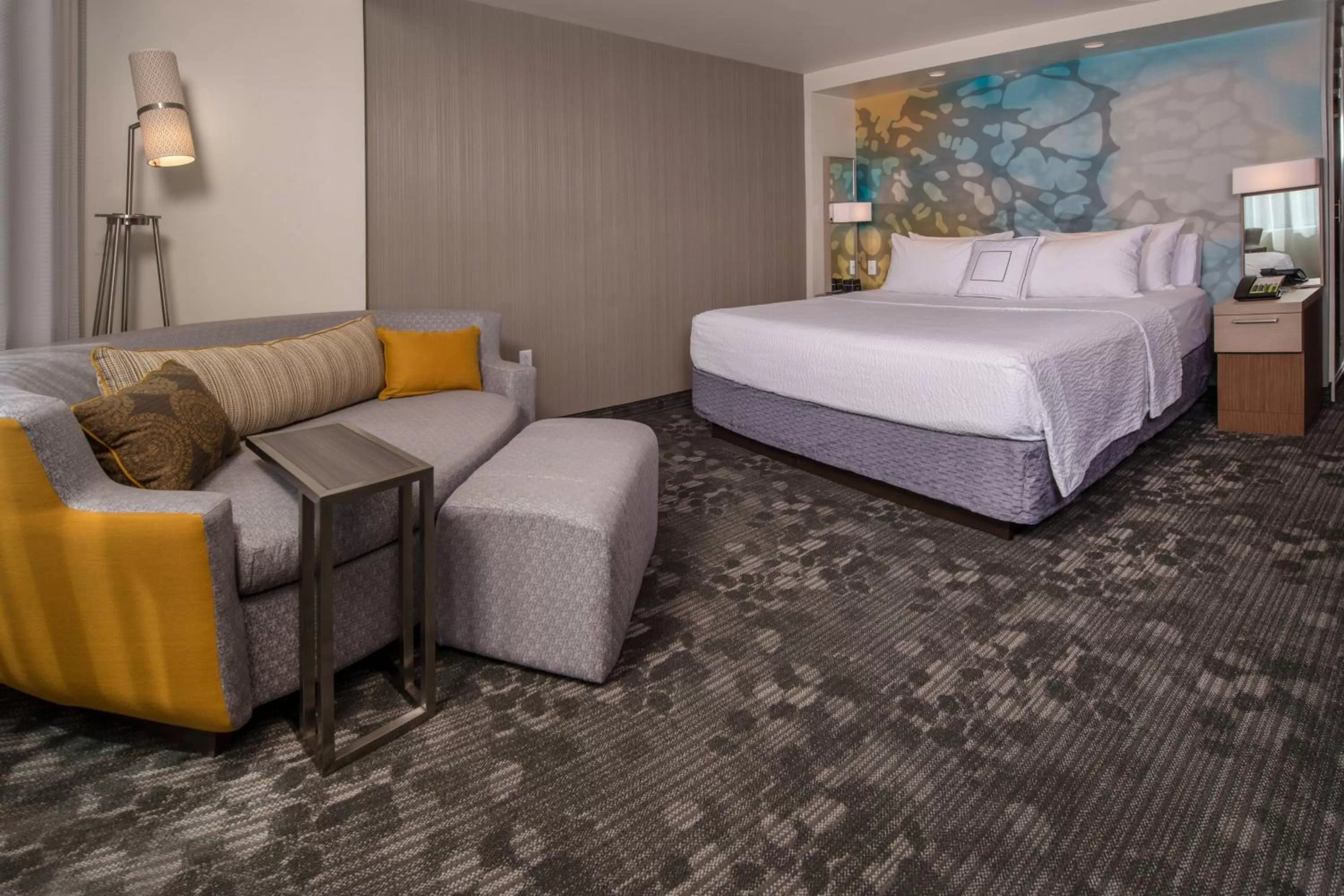 Photo of the whole room, Bed in Courtyard by Marriott Hershey Chocolate Avenue