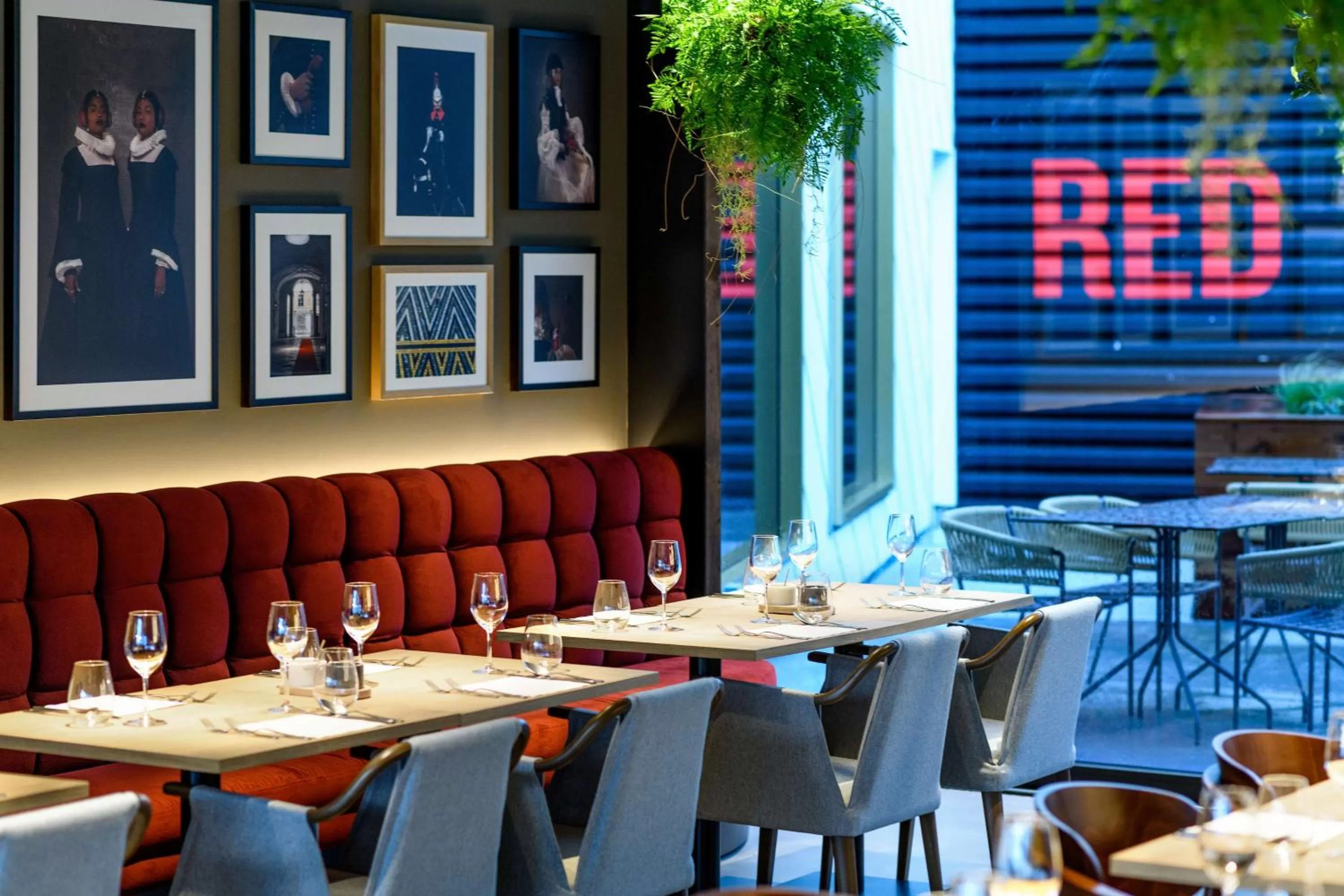 Restaurant/places to eat in Radisson RED Hotel, Vienna