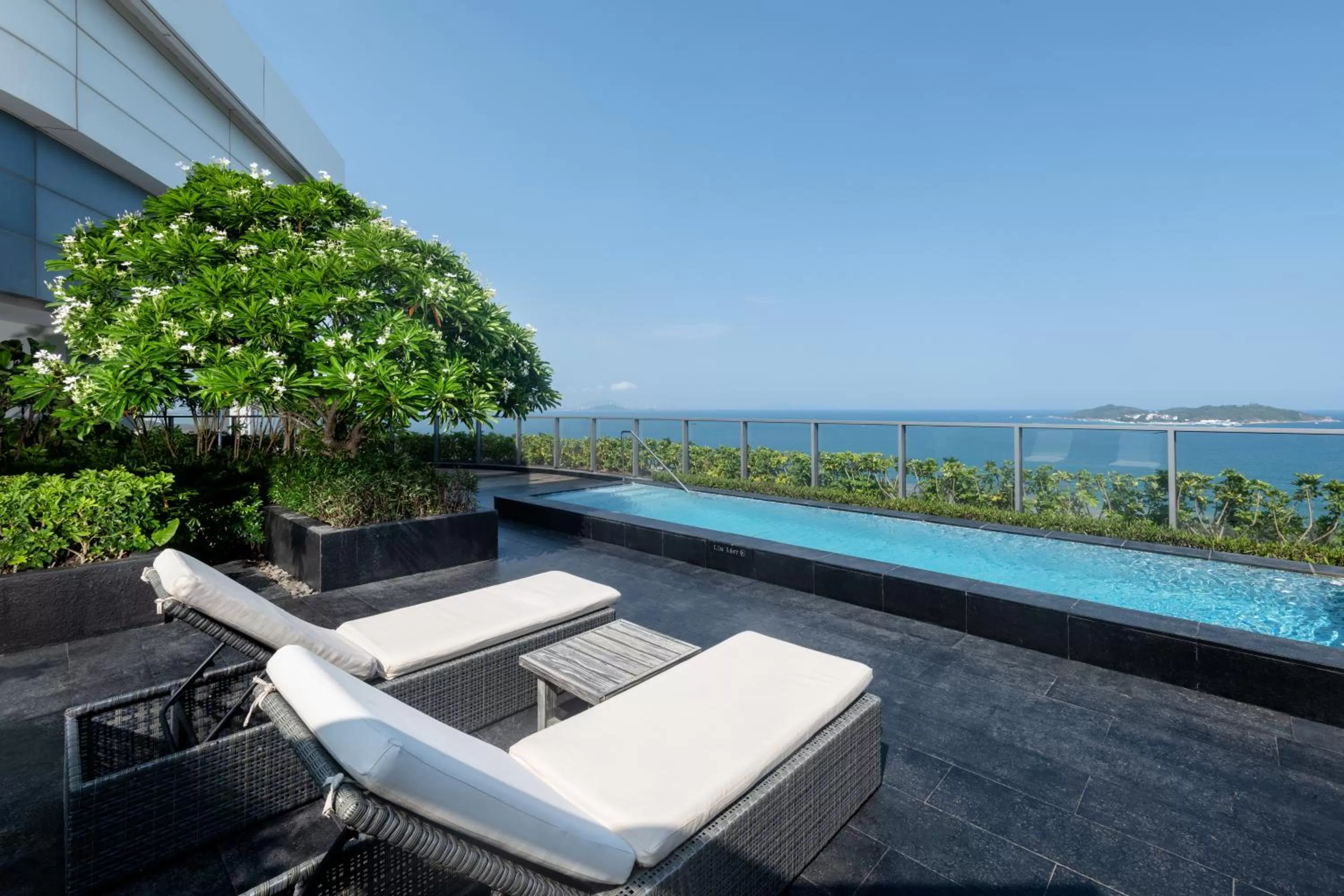 Swimming pool in Rosewood Sanya