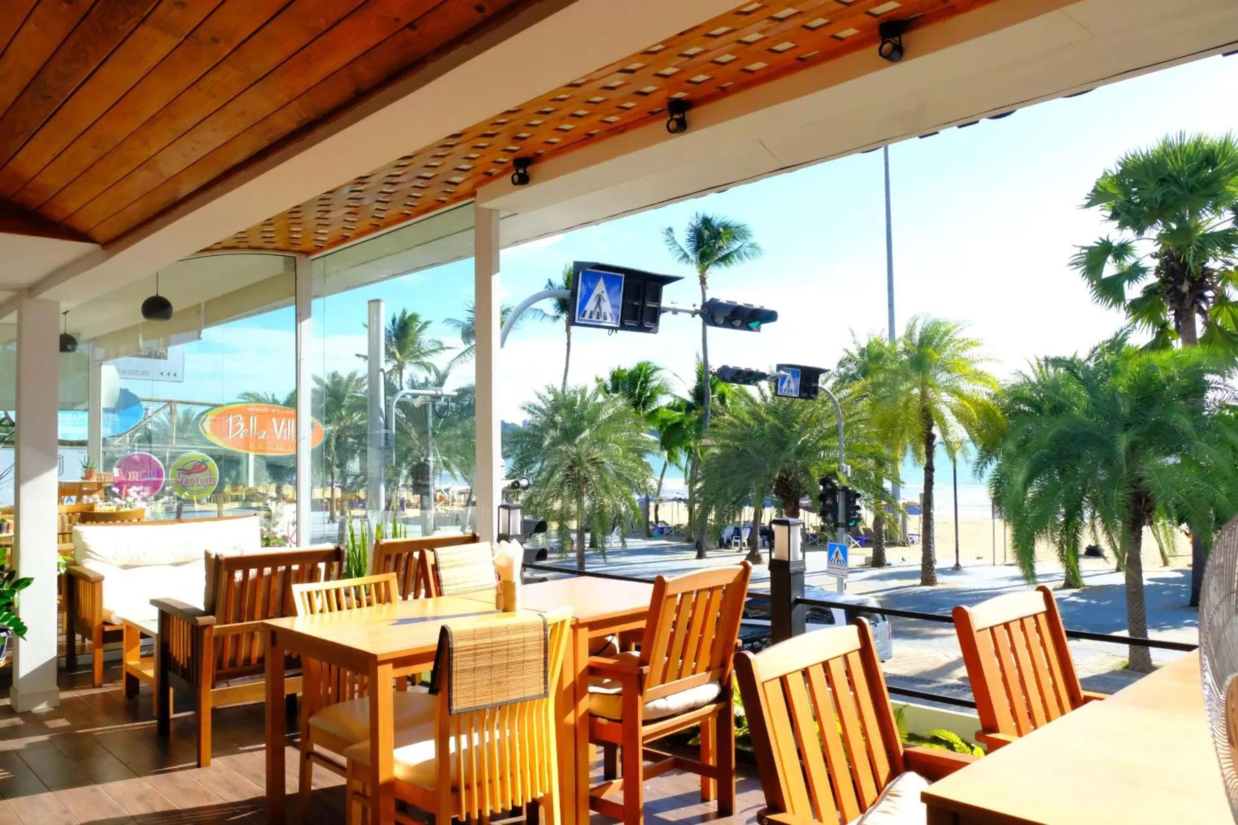 Restaurant/places to eat in The Beach Front Resort, Pattaya