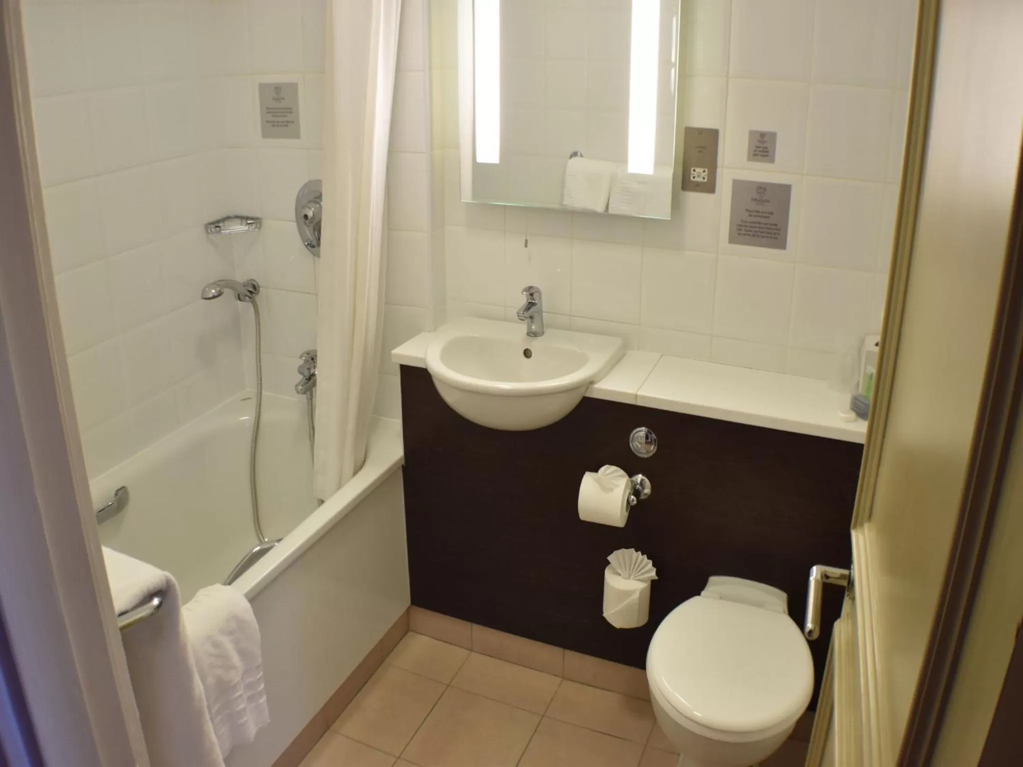 Bathroom in The Dragon Hotel