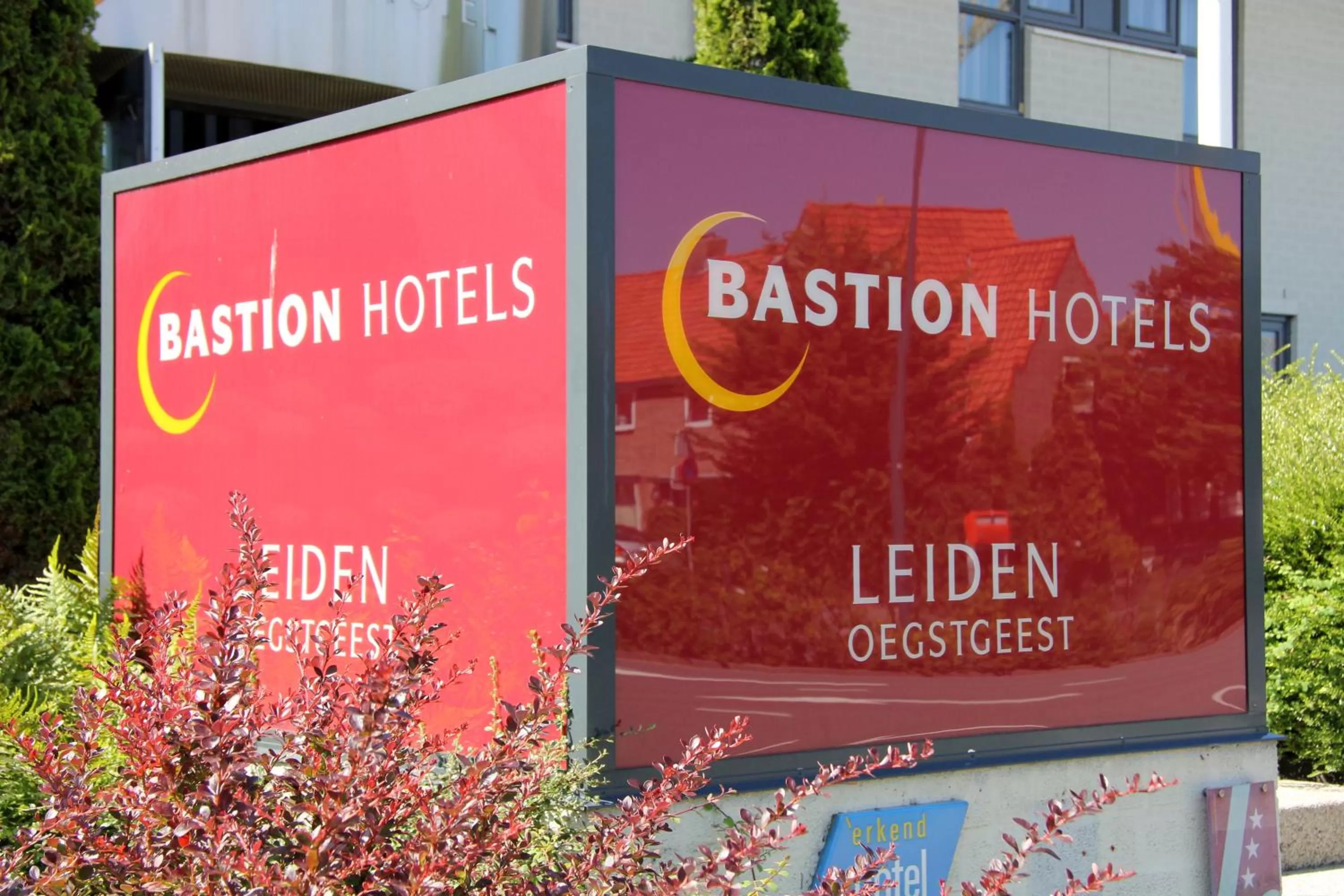 Facade/entrance in Bastion Hotel Leiden Oegstgeest