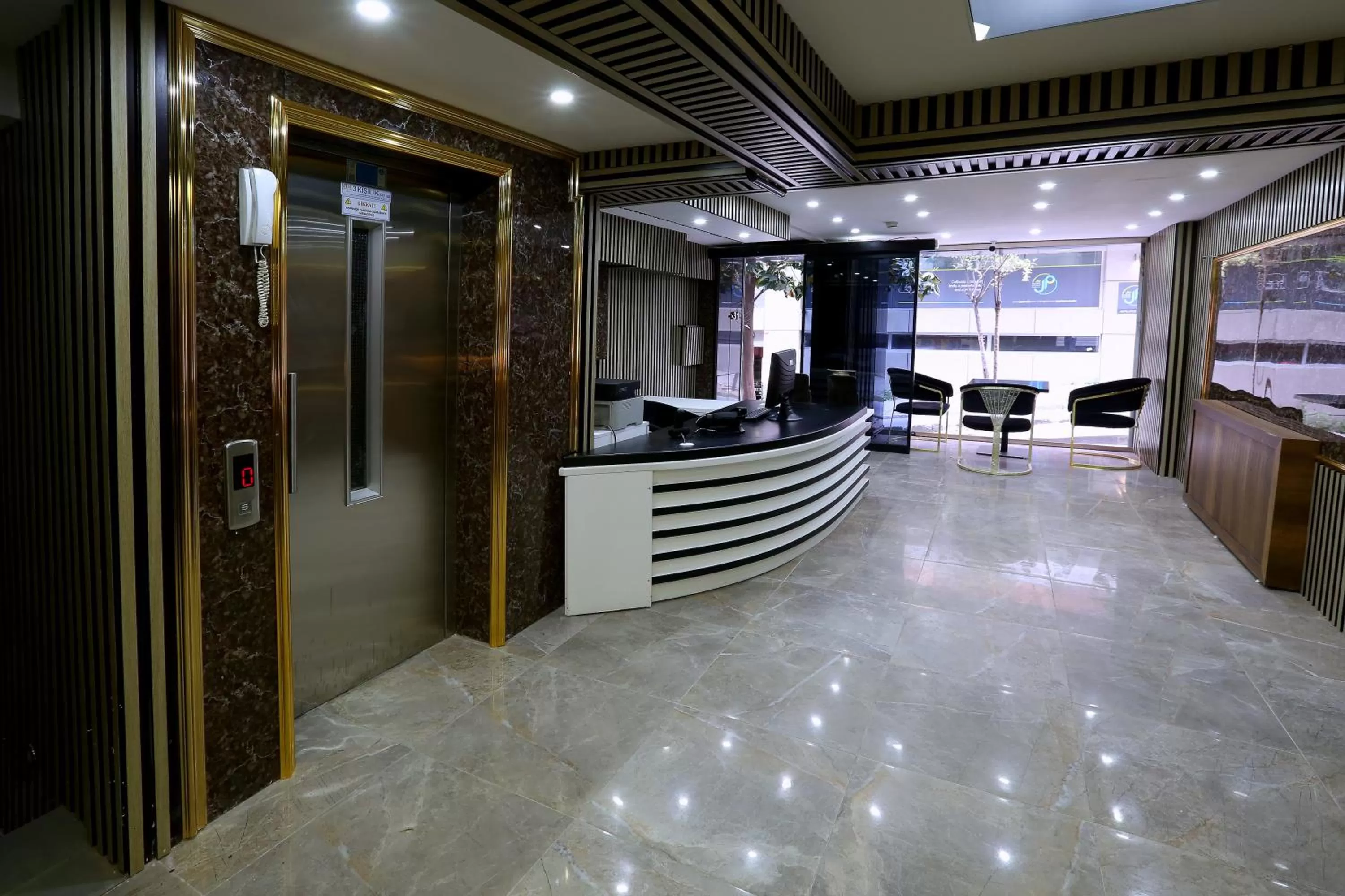 Lobby or reception in Nişantaşı Diamond Hotel