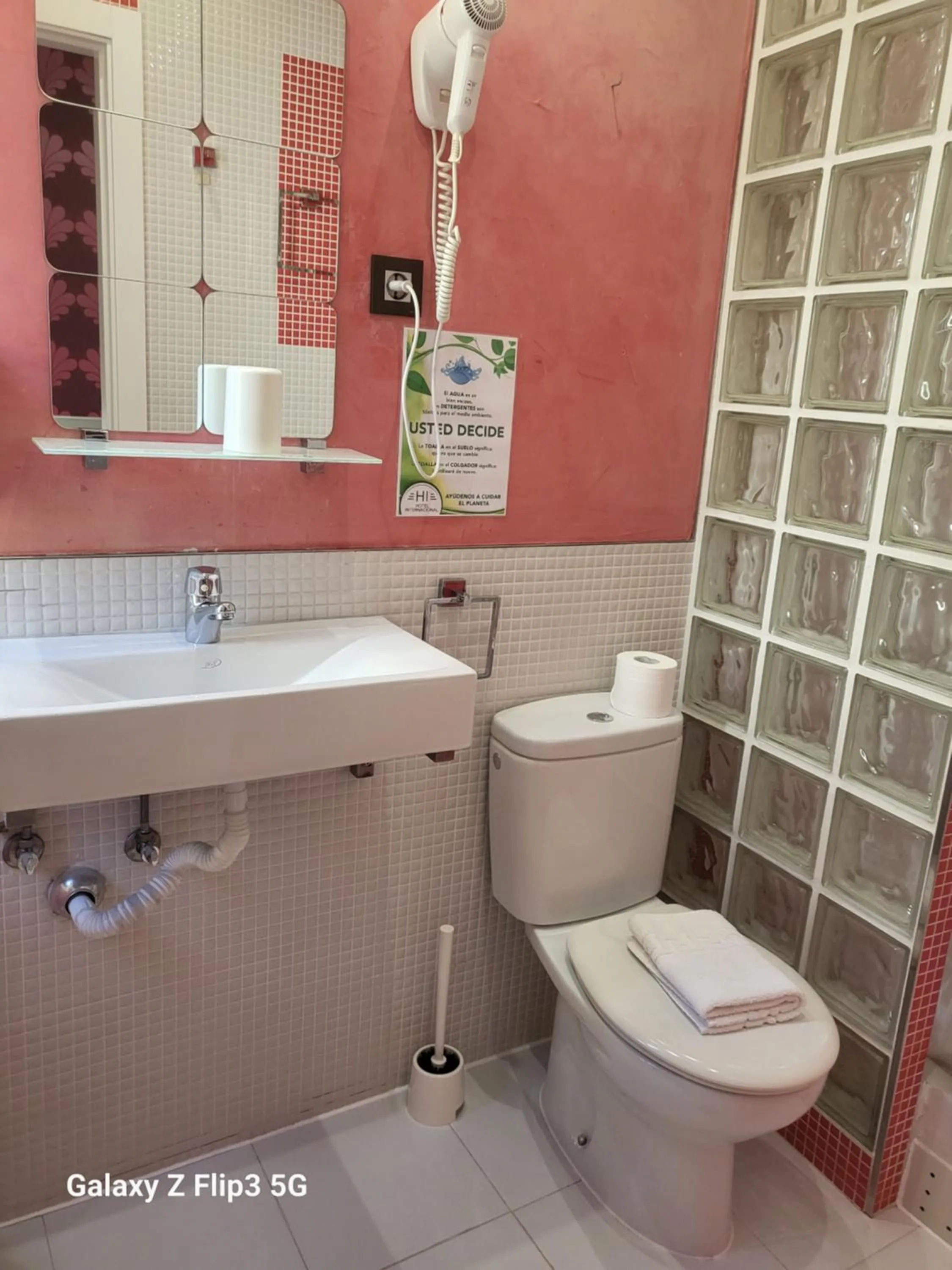 Bathroom in Hostal Inn Madrid