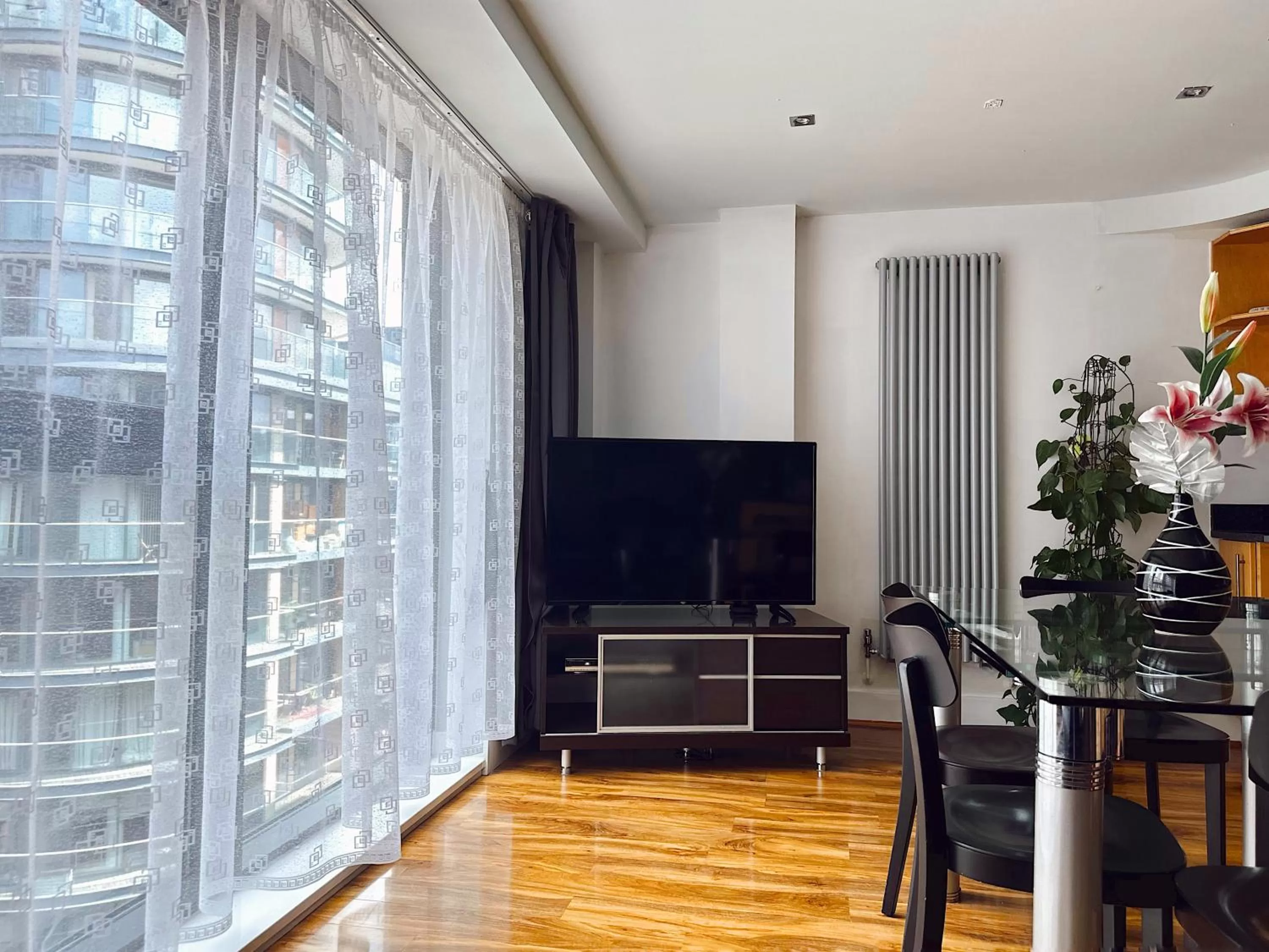 TV and multimedia in Canary Wharf - Luxury Apartments