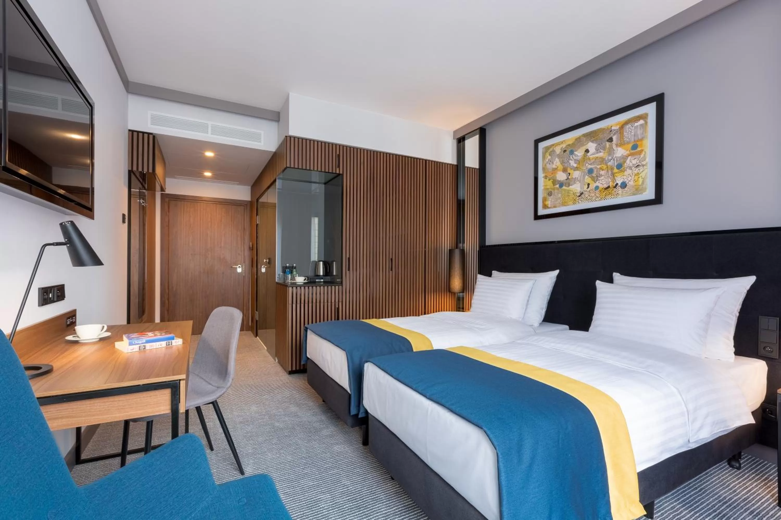 Photo of the whole room, Bed in Grand Ascot Hotel