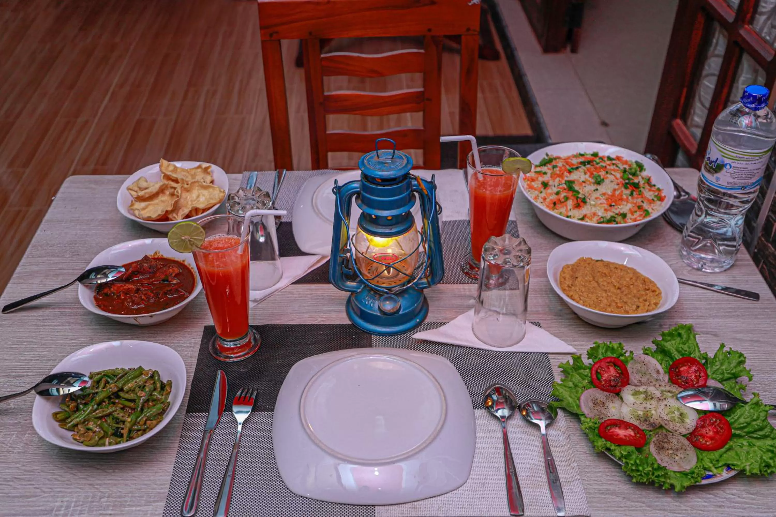 Food and drinks in Zircon Ella