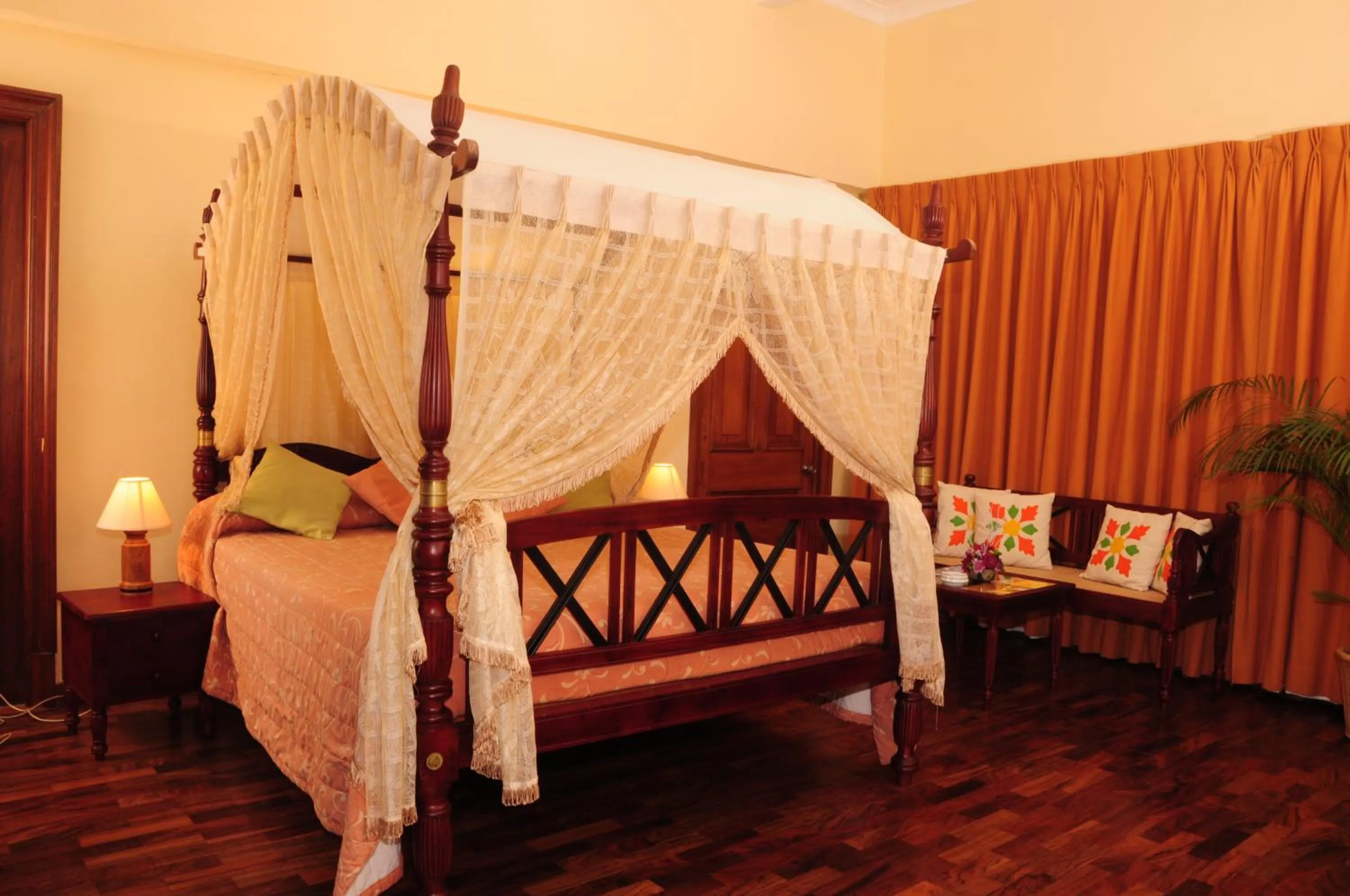 Bedroom, Bed in Grand Oriental Hotel