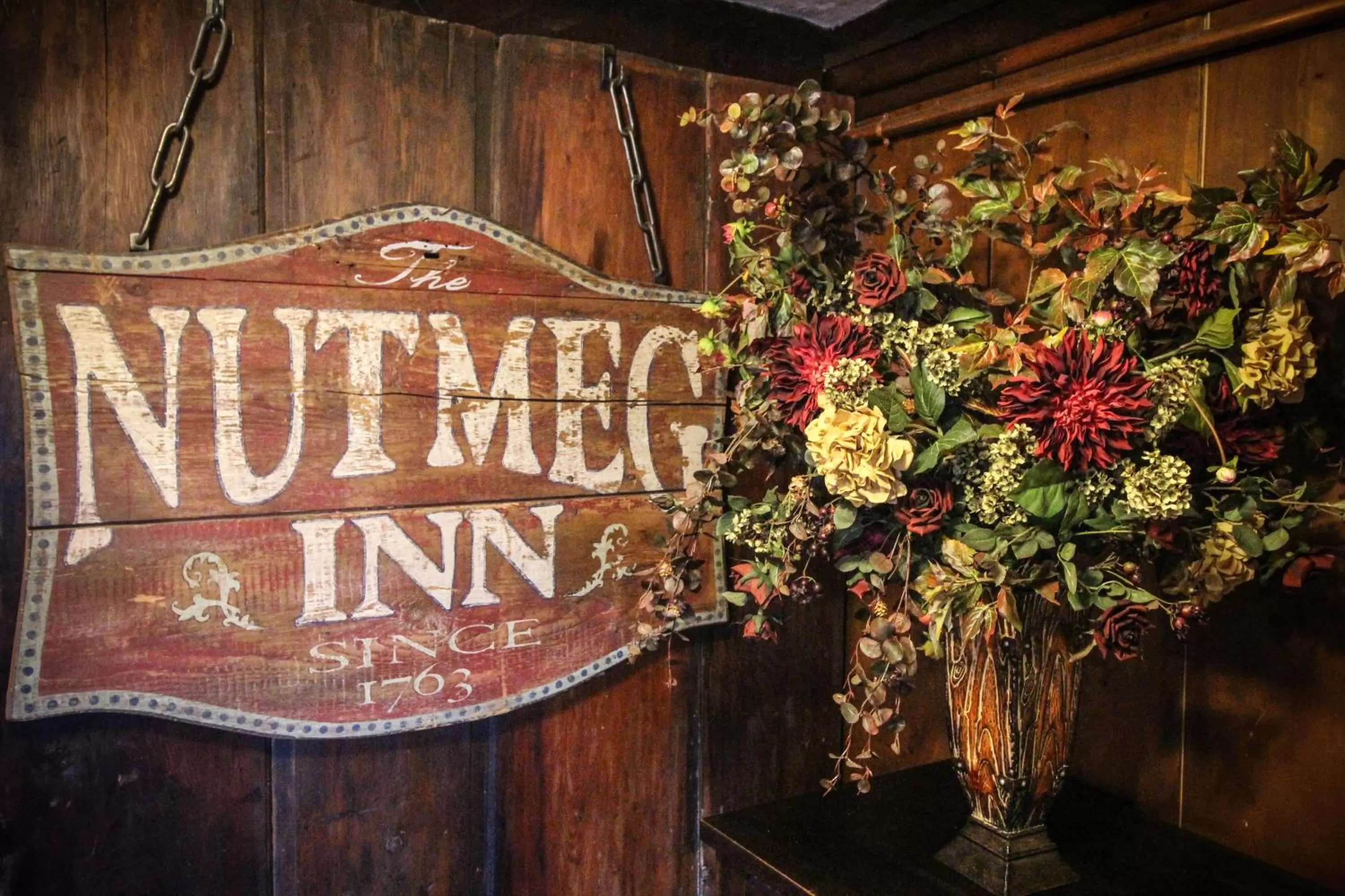 Logo/Certificate/Sign in The Nutmeg Inn