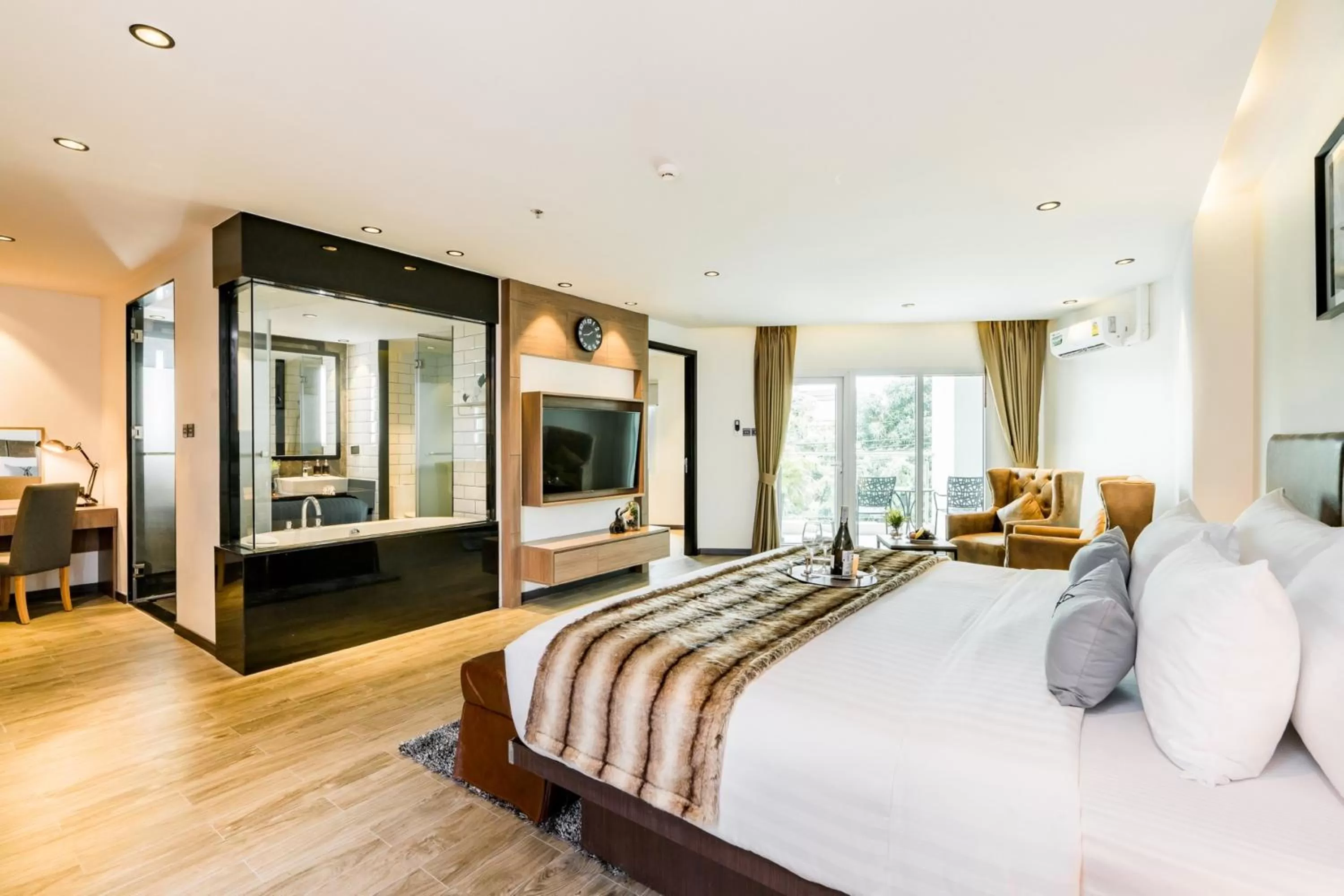 Bed in SureStay Plus by Best Western T Pattaya