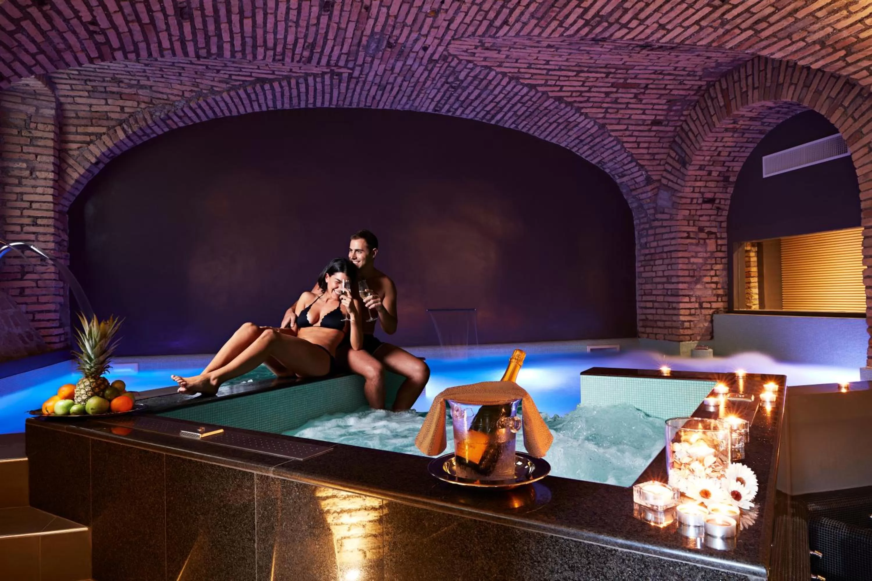 Hot Tub in Hotel The Building