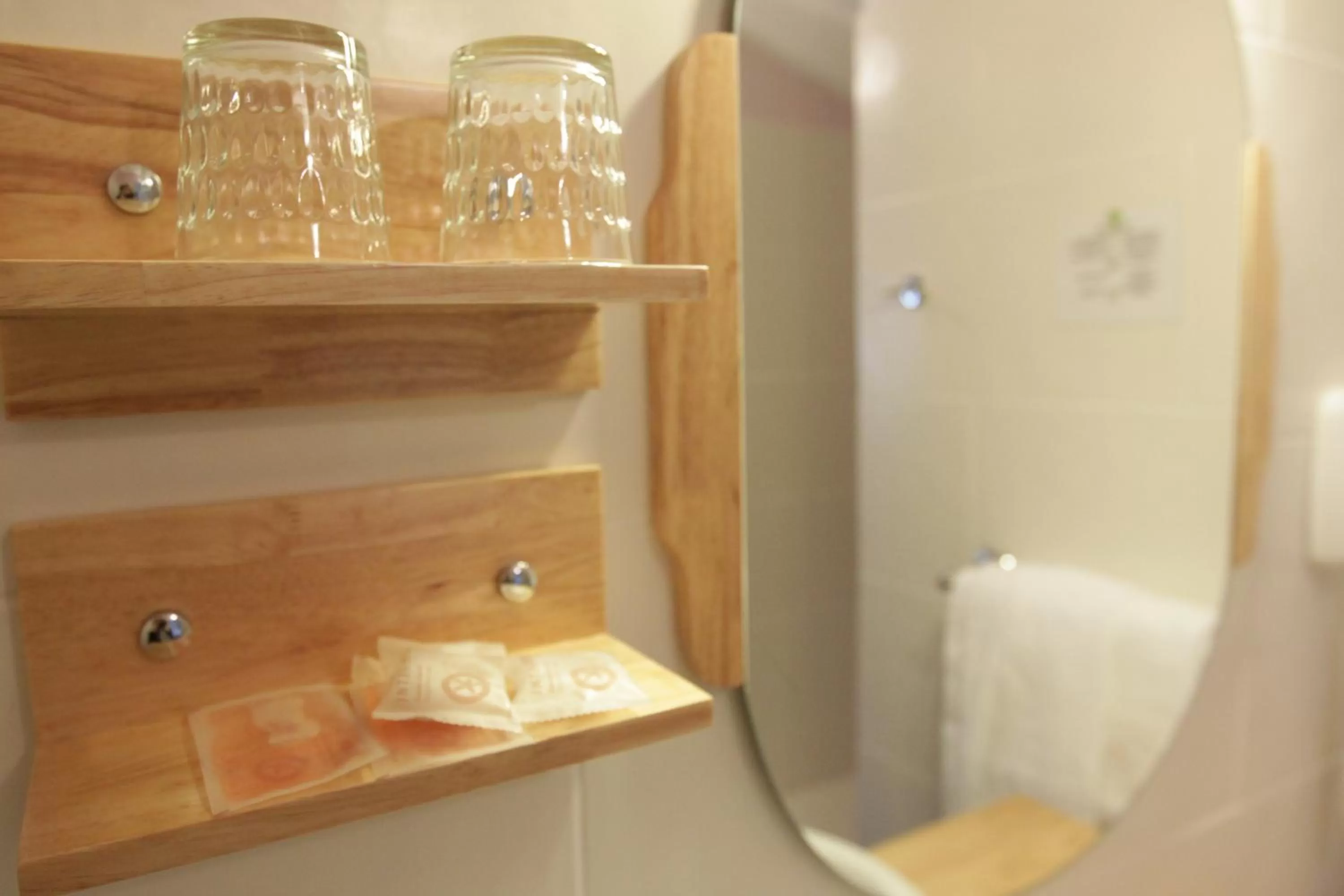 Bathroom in Urban Style, Hôtel Le Cheval Noir, Saint-Étienne
