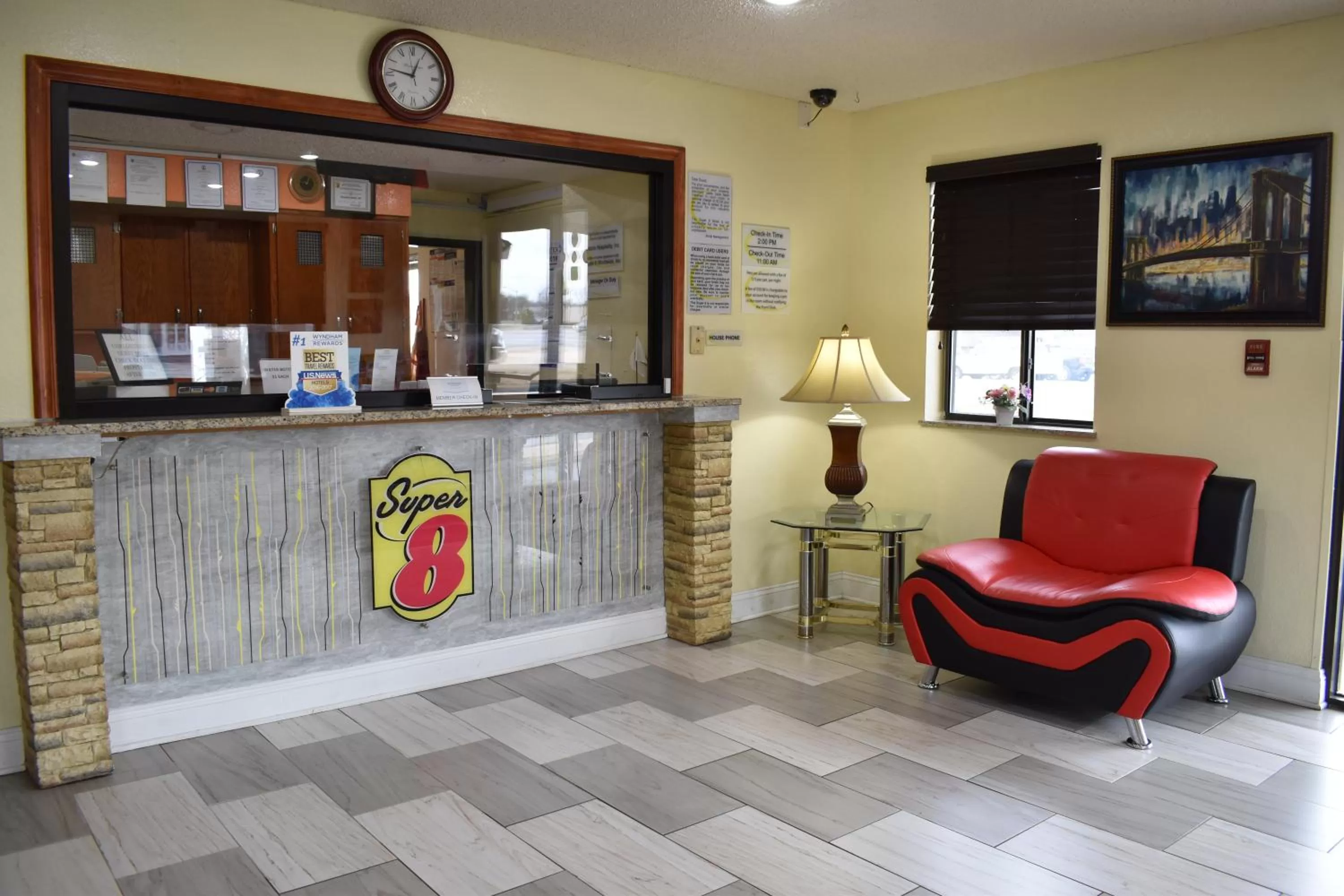 Lobby or reception in Super 8 by Wyndham Newport News/Jefferson Ave.