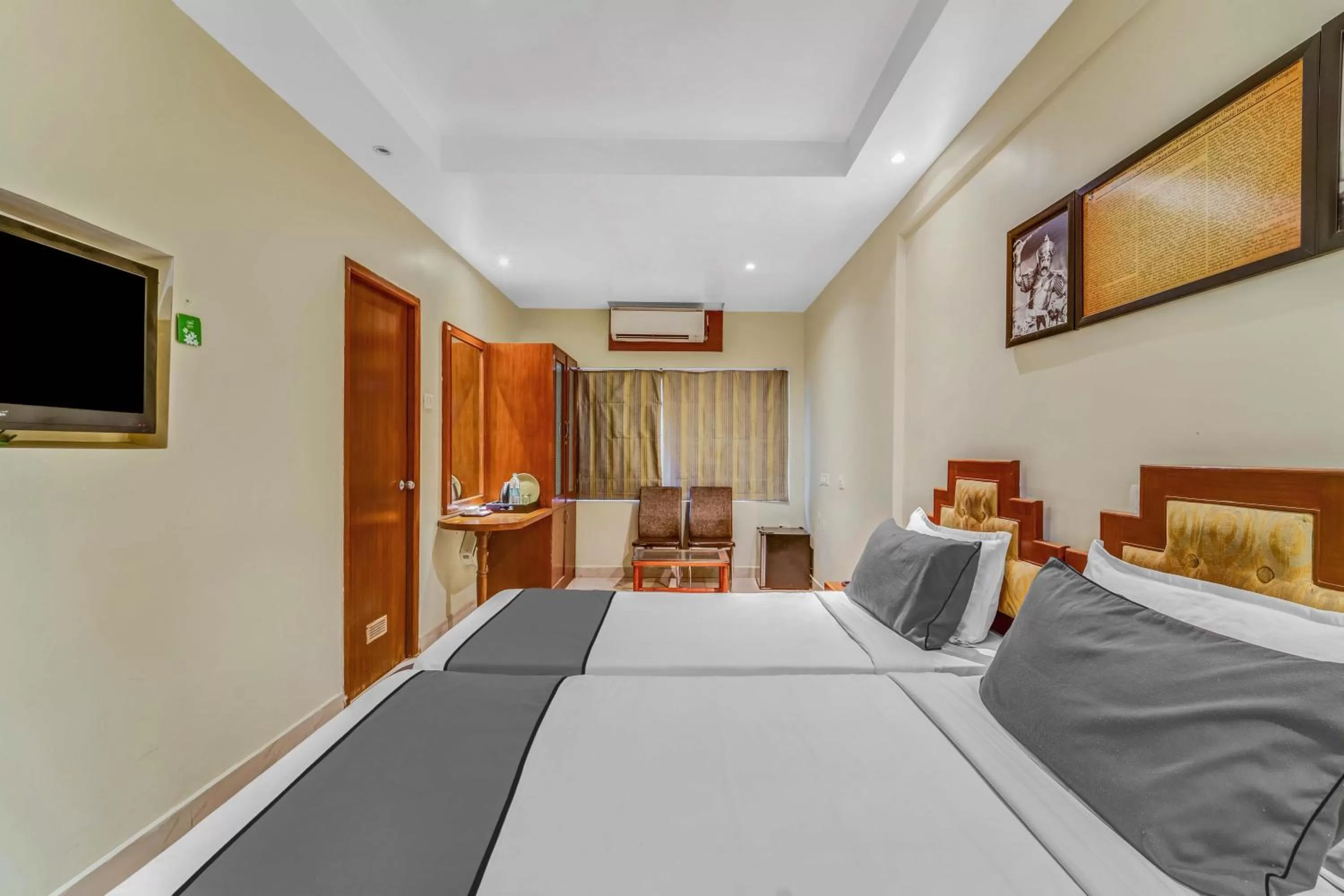 Bed in Upar Hotels Cinecity Kodambakkam RAGHAVENDRA MANDAPAM