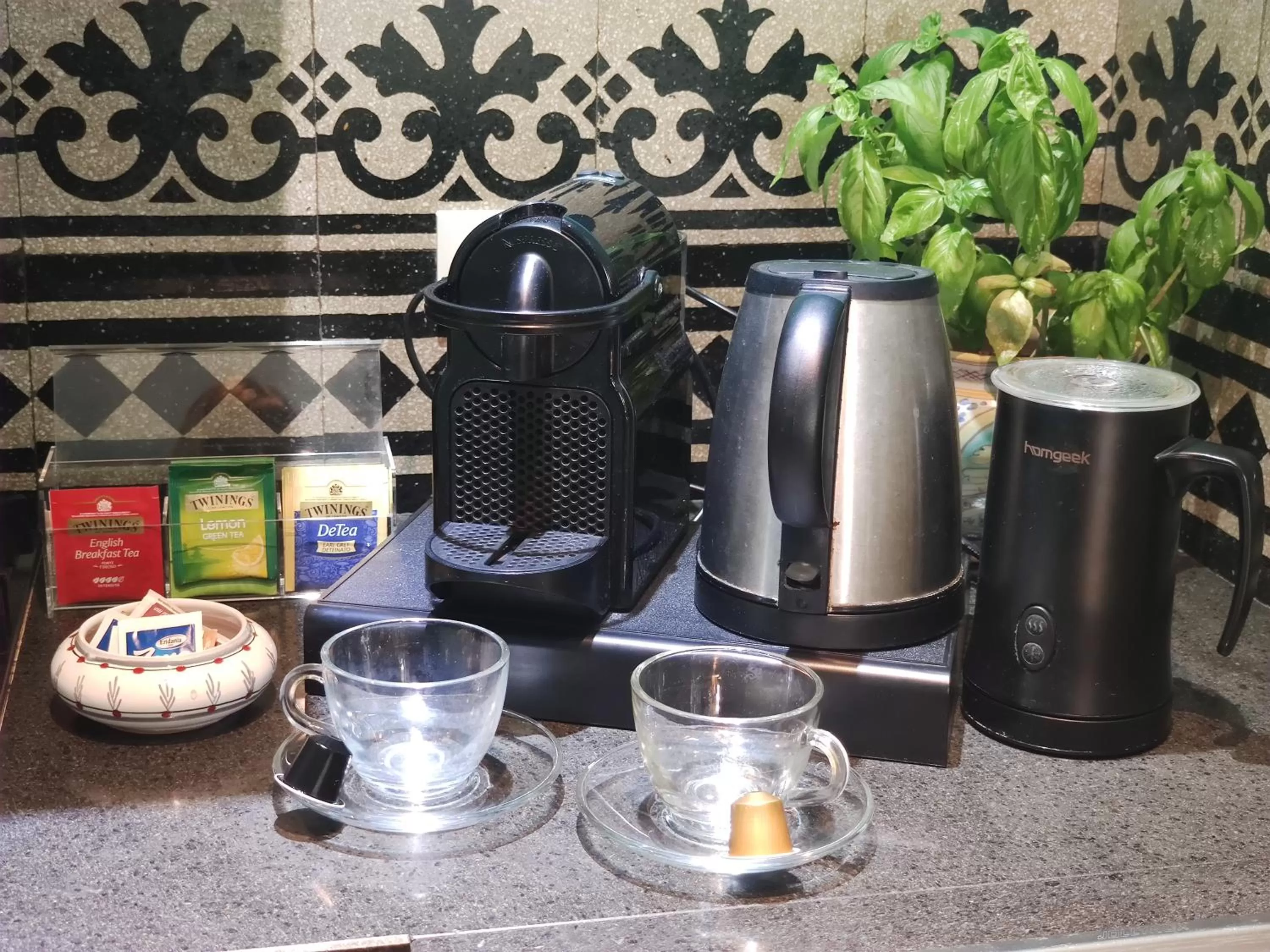 Kitchen or kitchenette in 120 Rodionoff Centro- Eleganza e Facilità di Accesso a Aeroporto e Spiaggia Mondello