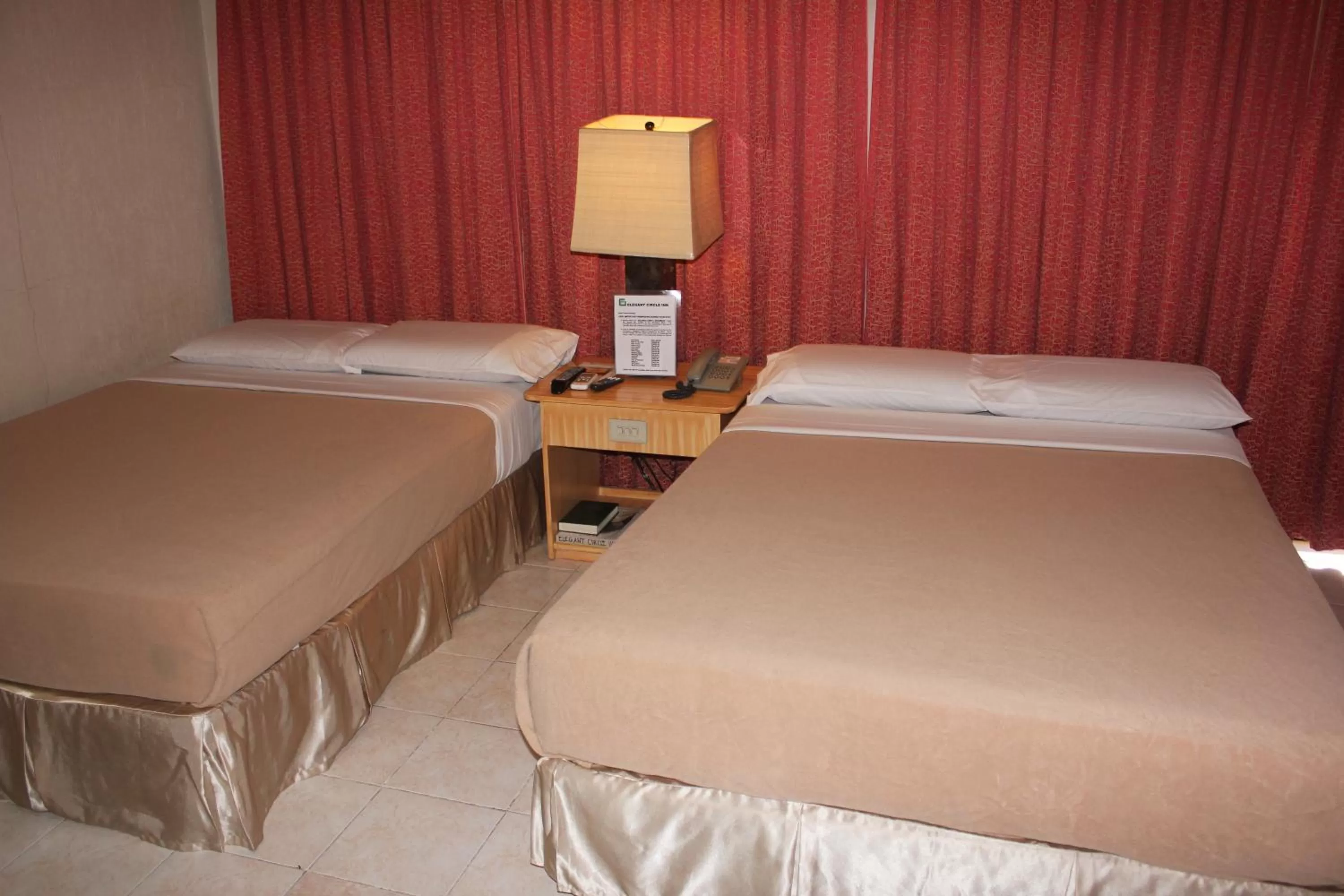 Bed in Elegant Circle Inn