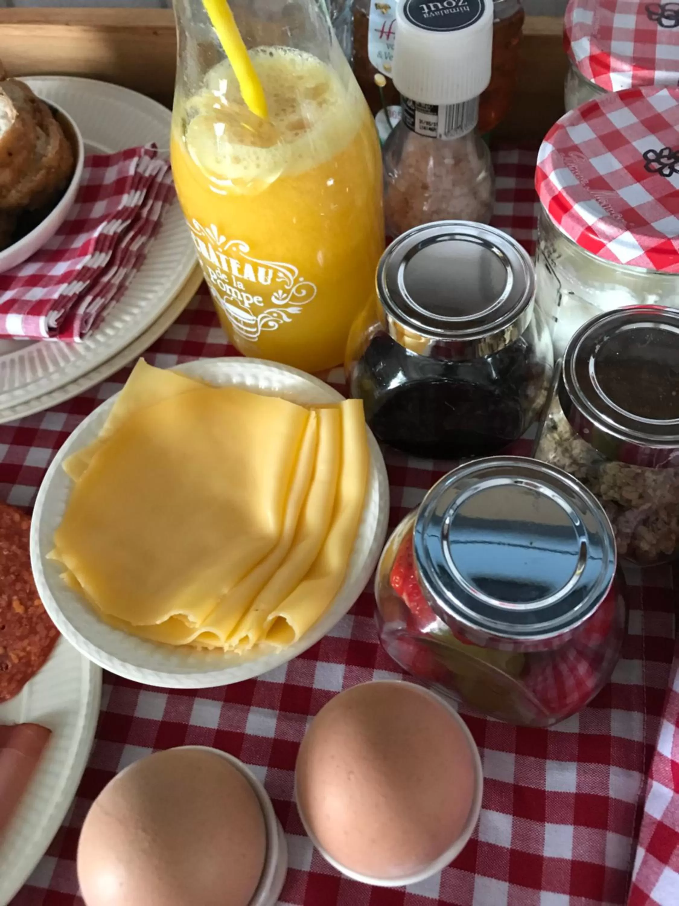 Continental breakfast in De Kempse Hoeve B&B