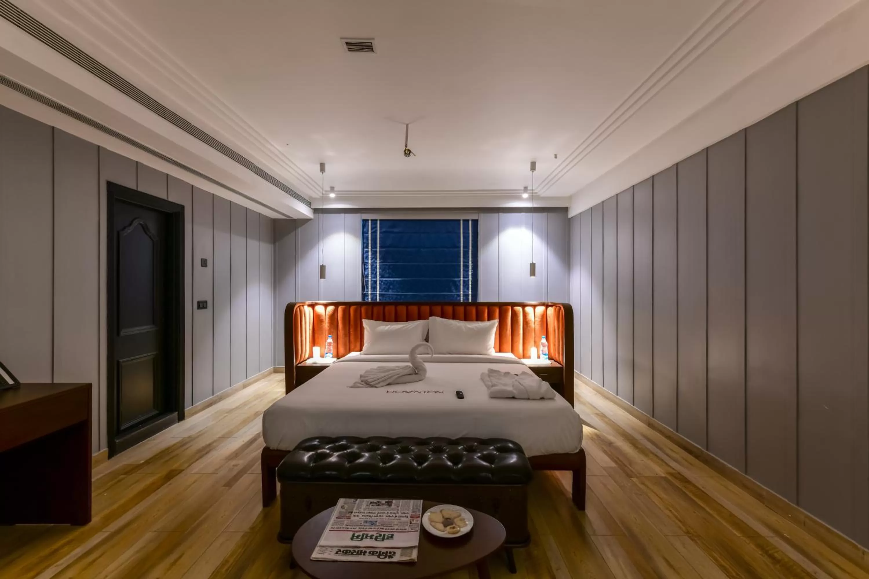 Photo of the whole room, Bed in The Downton Hotel