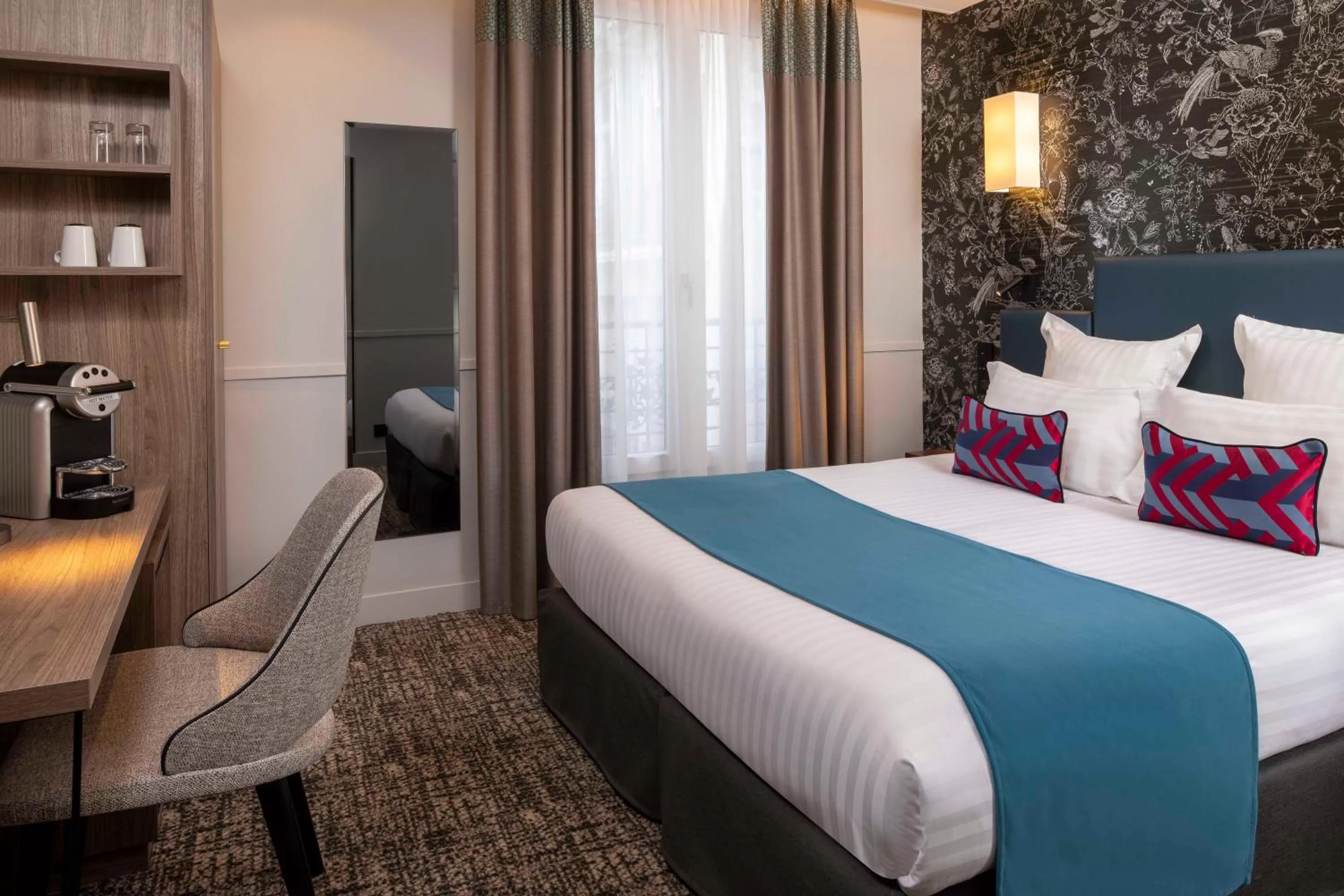 Bedroom, Bed in Daunou Opéra