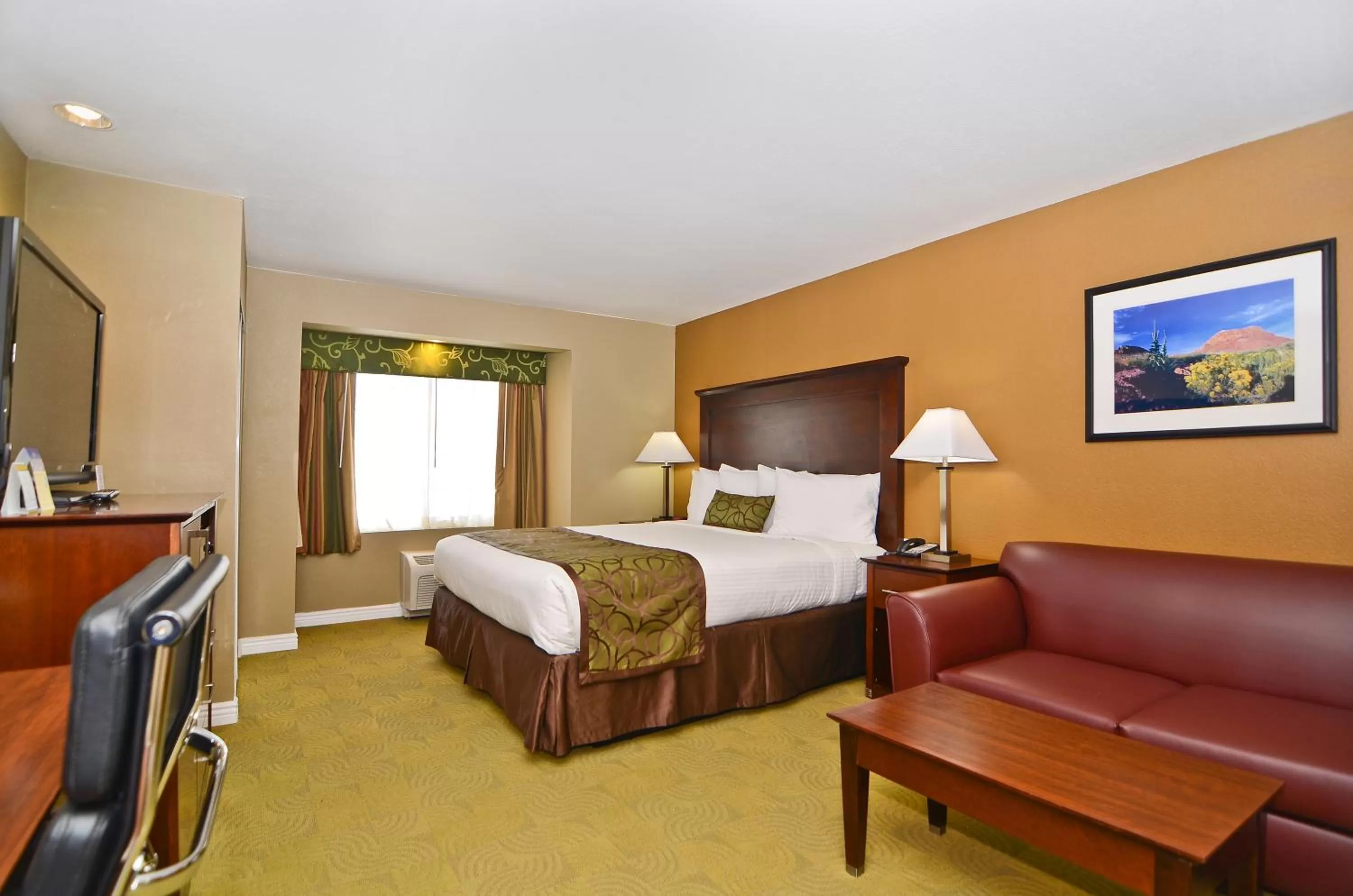 King Room with Whirlpool - Non-Smoking in Best Western California City Inn & Suites