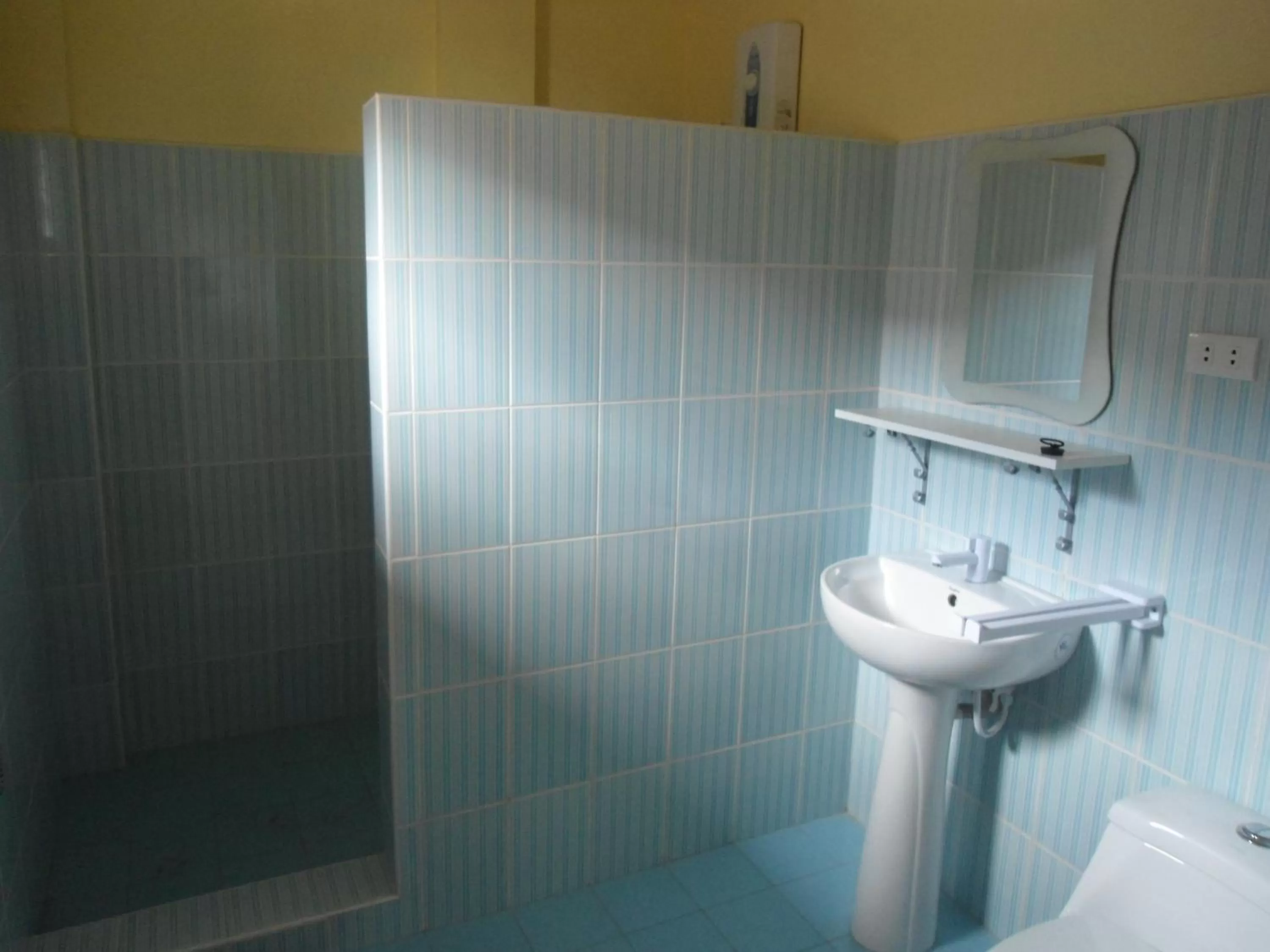 Bathroom in Menchu's Pension House