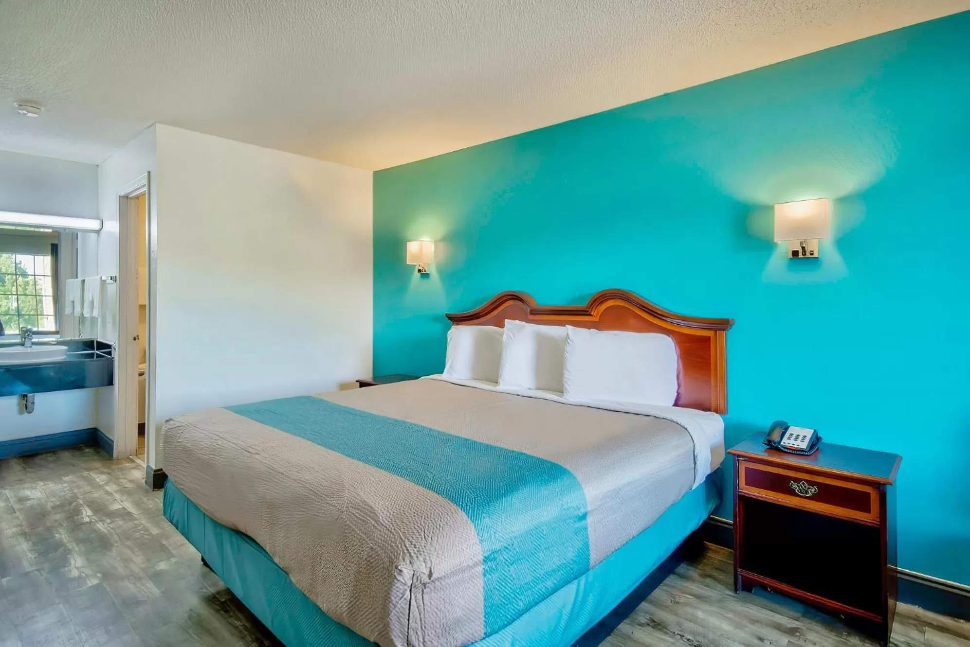 Bed in Motel 6-Grand Rivers, KY