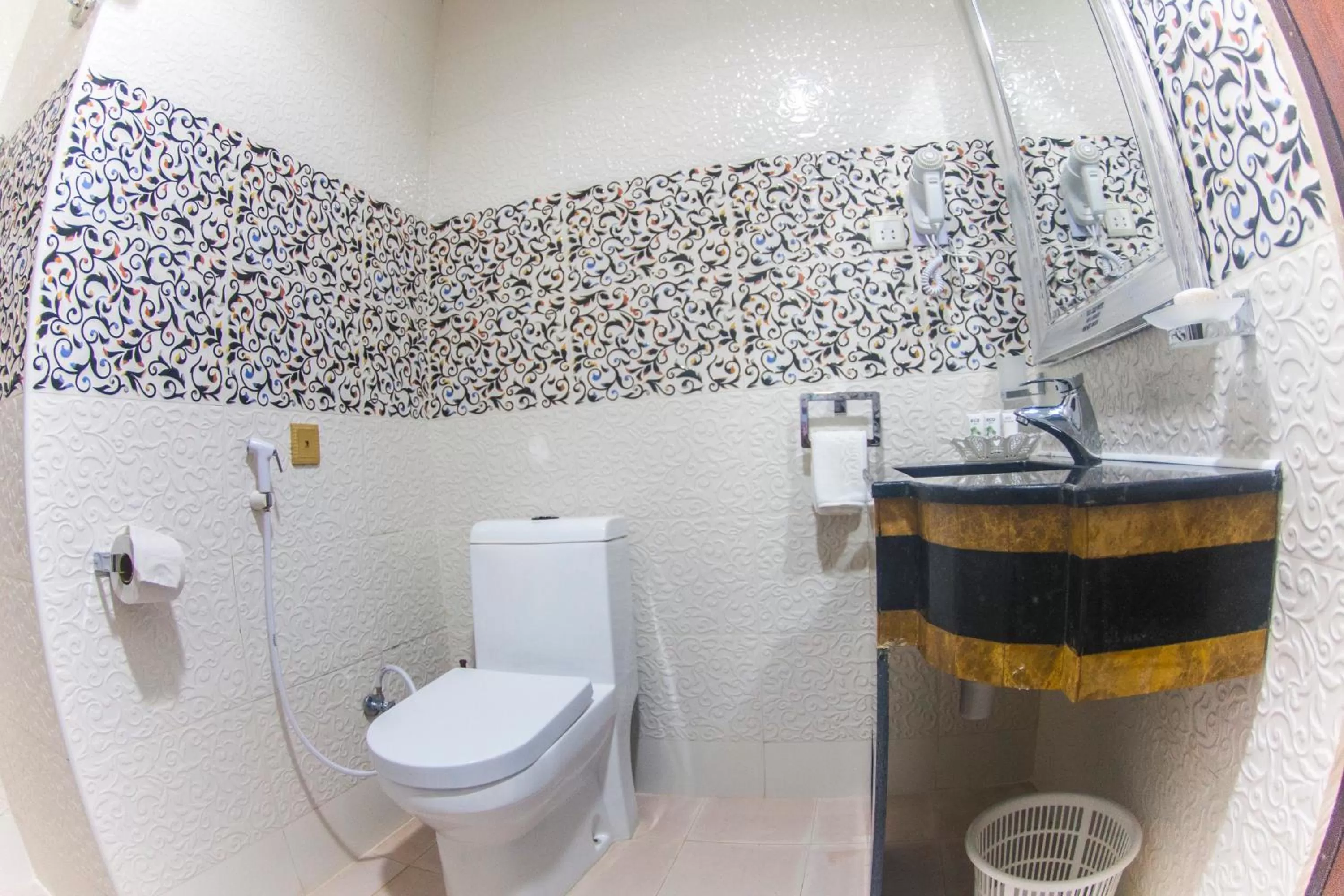 Toilet in Madinat Al Bahr Business & Spa Hotel