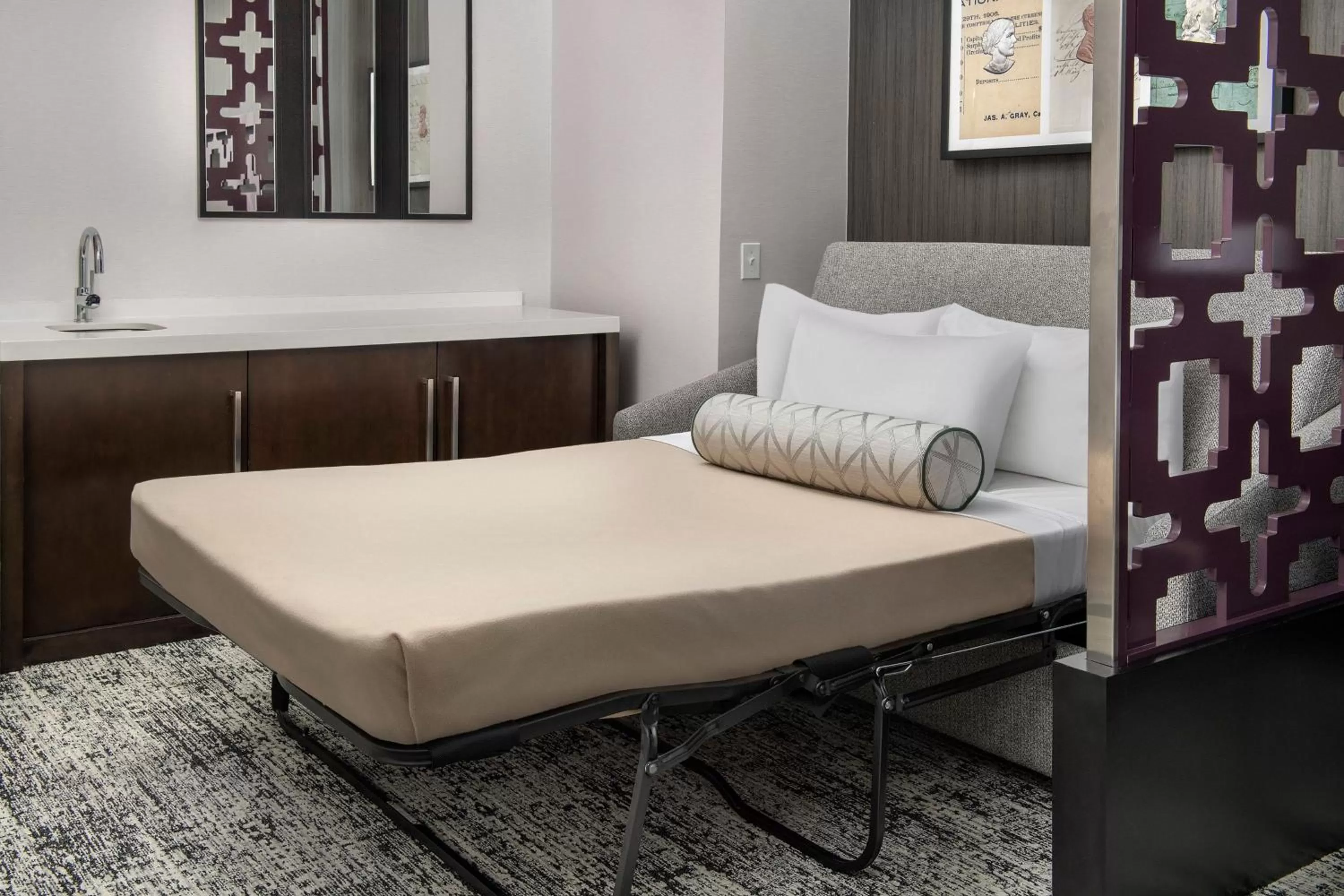 Photo of the whole room, Bed in Courtyard by Marriott San Diego Downtown