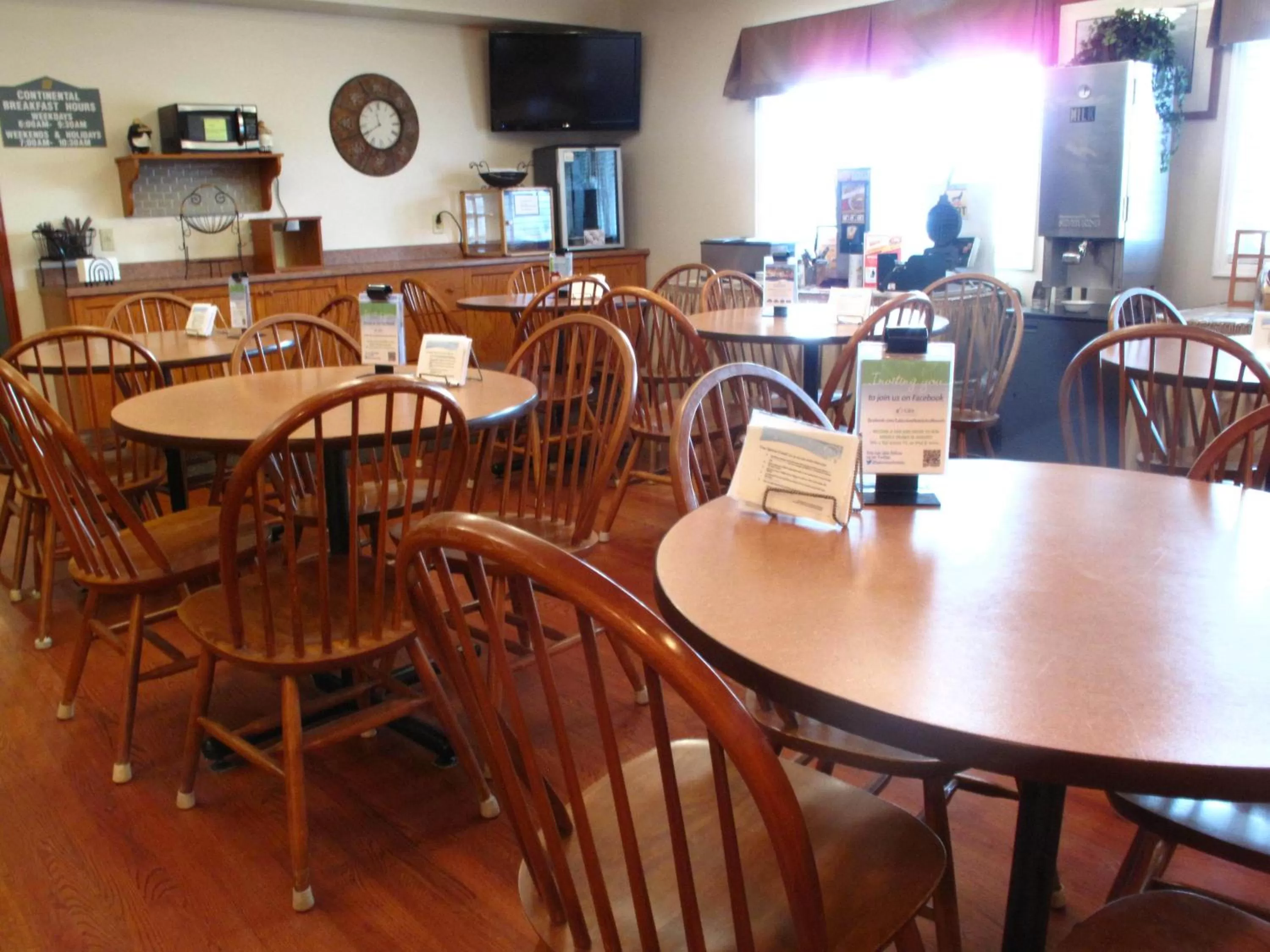 Restaurant/places to eat in Coastal Inn Halifax - Bayers Lake