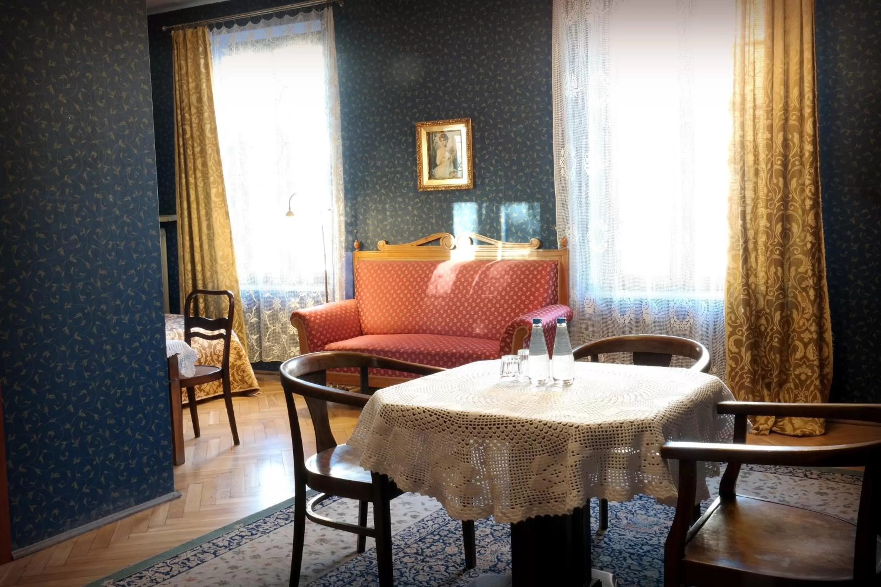 Seating area in Austeria Klezmer Hois