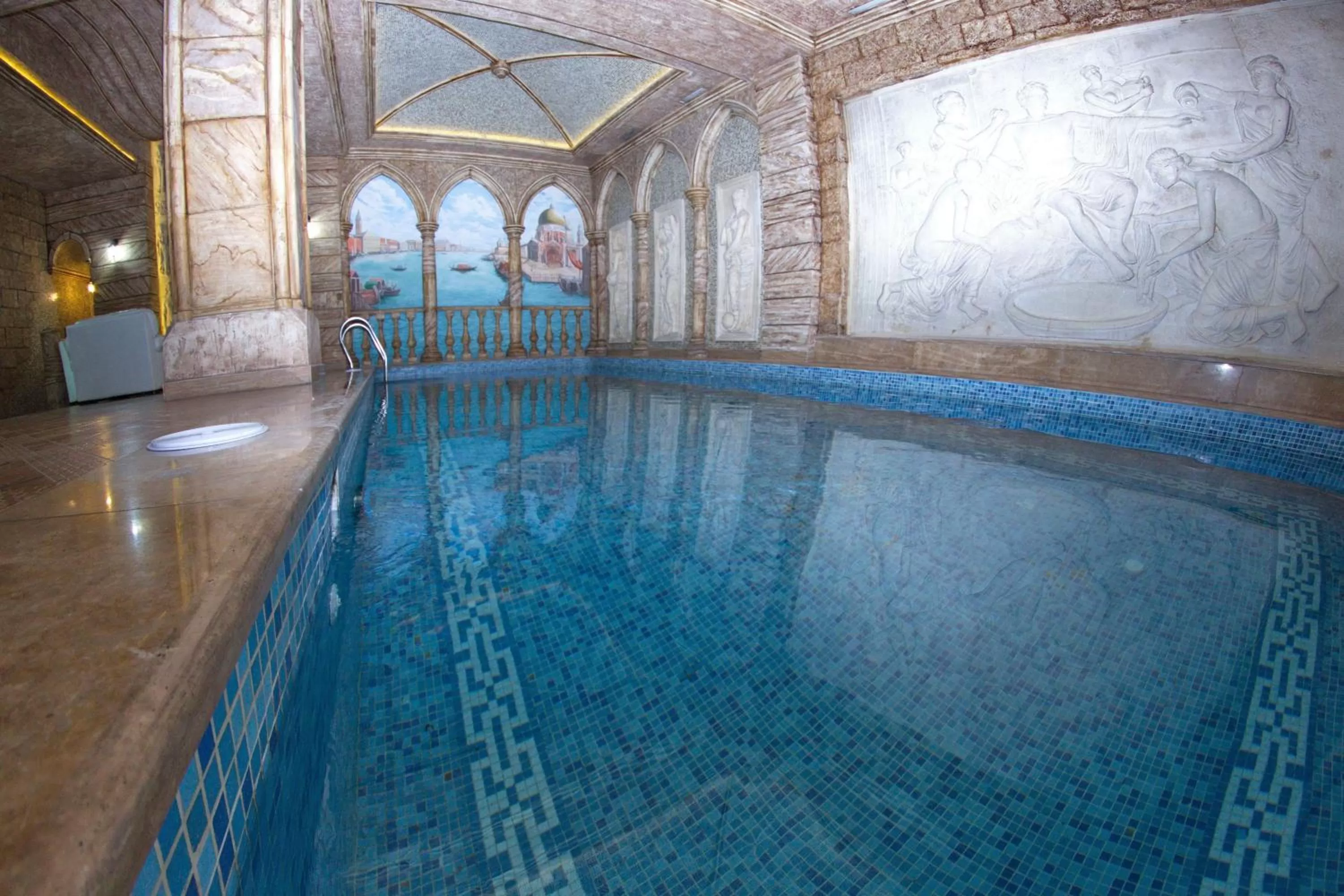 Swimming pool in Venezia Palazzo Hotel
