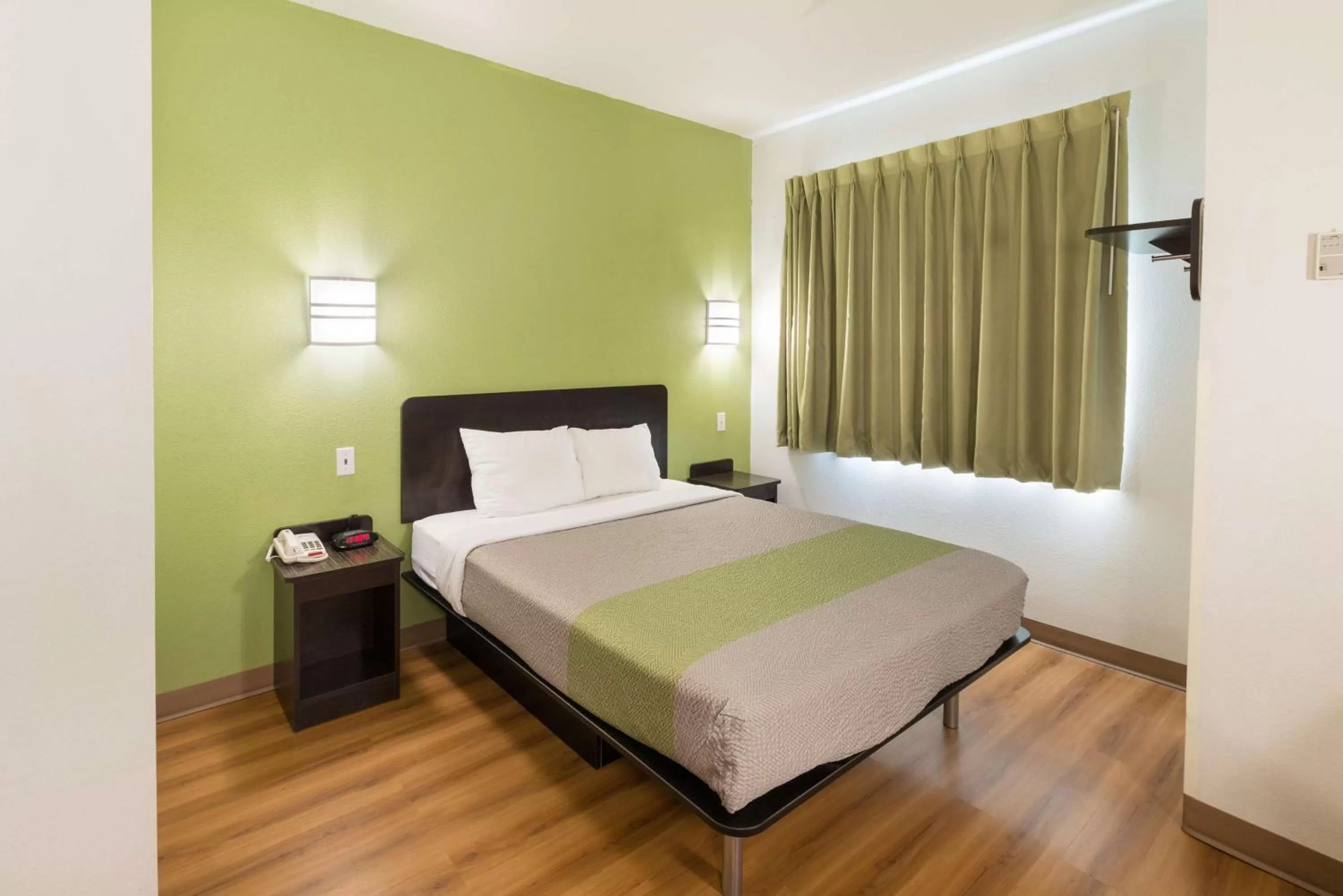 Bedroom, Bed in Motel 6-Hillsboro, TX