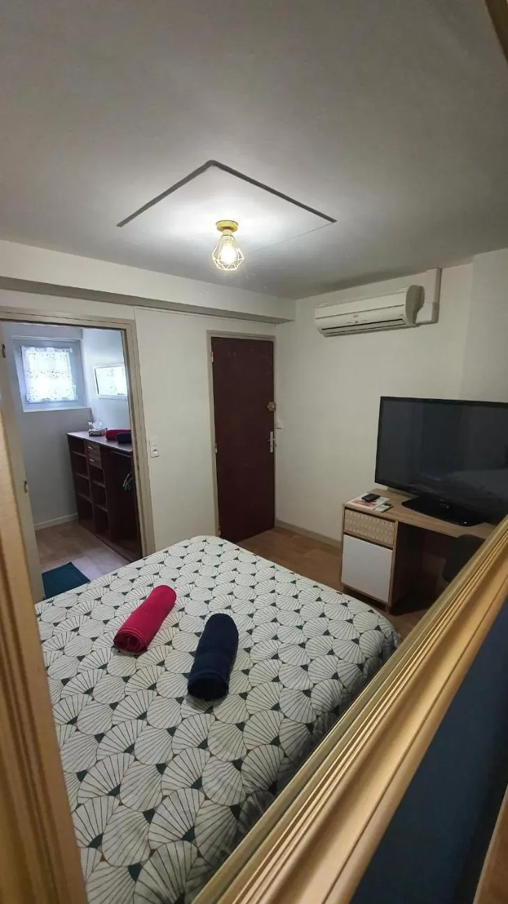 Bed in Chambre Balnéo à Chaumont (Maison Bonhage)