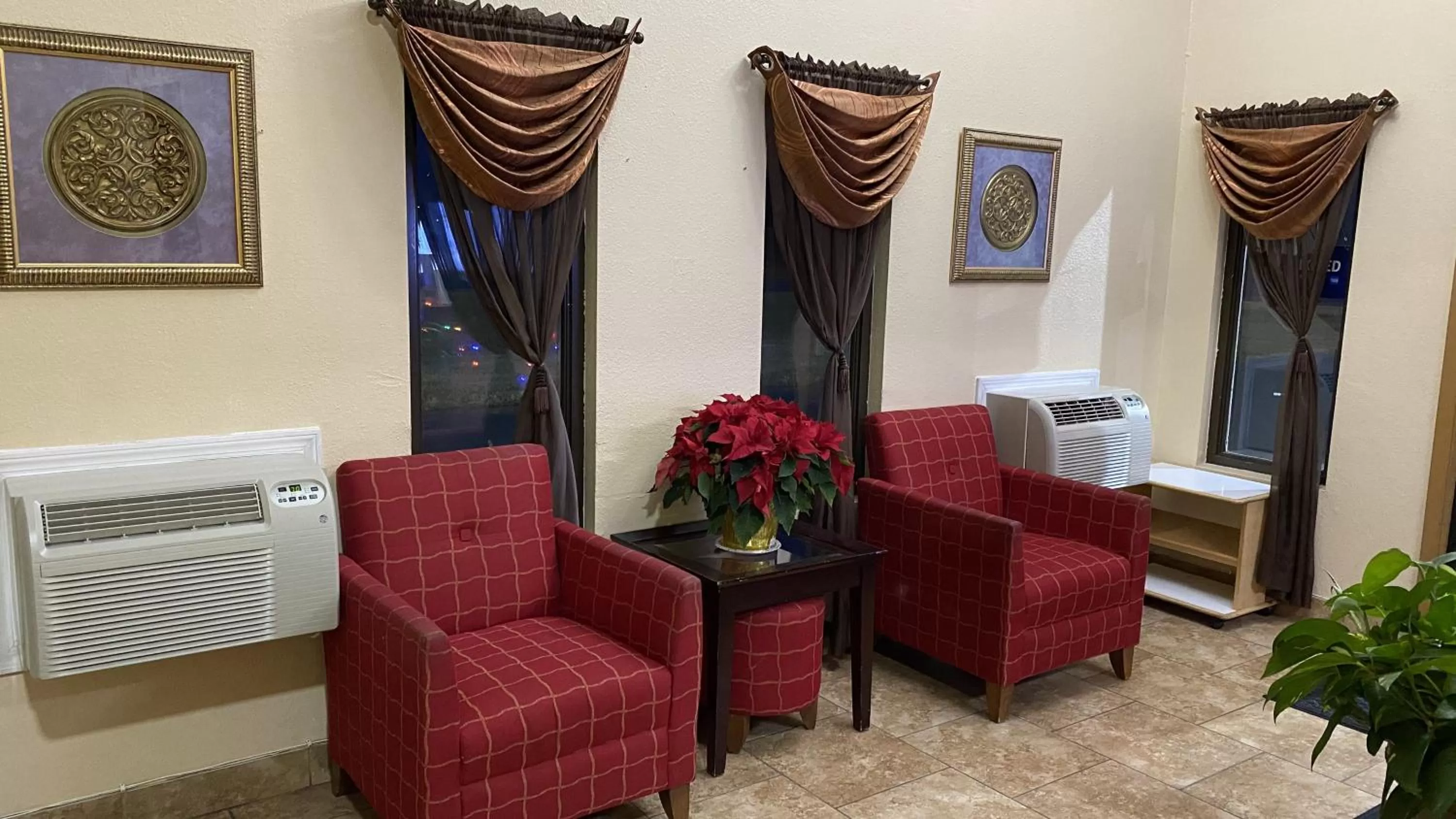 Lobby or reception in Newton Inn