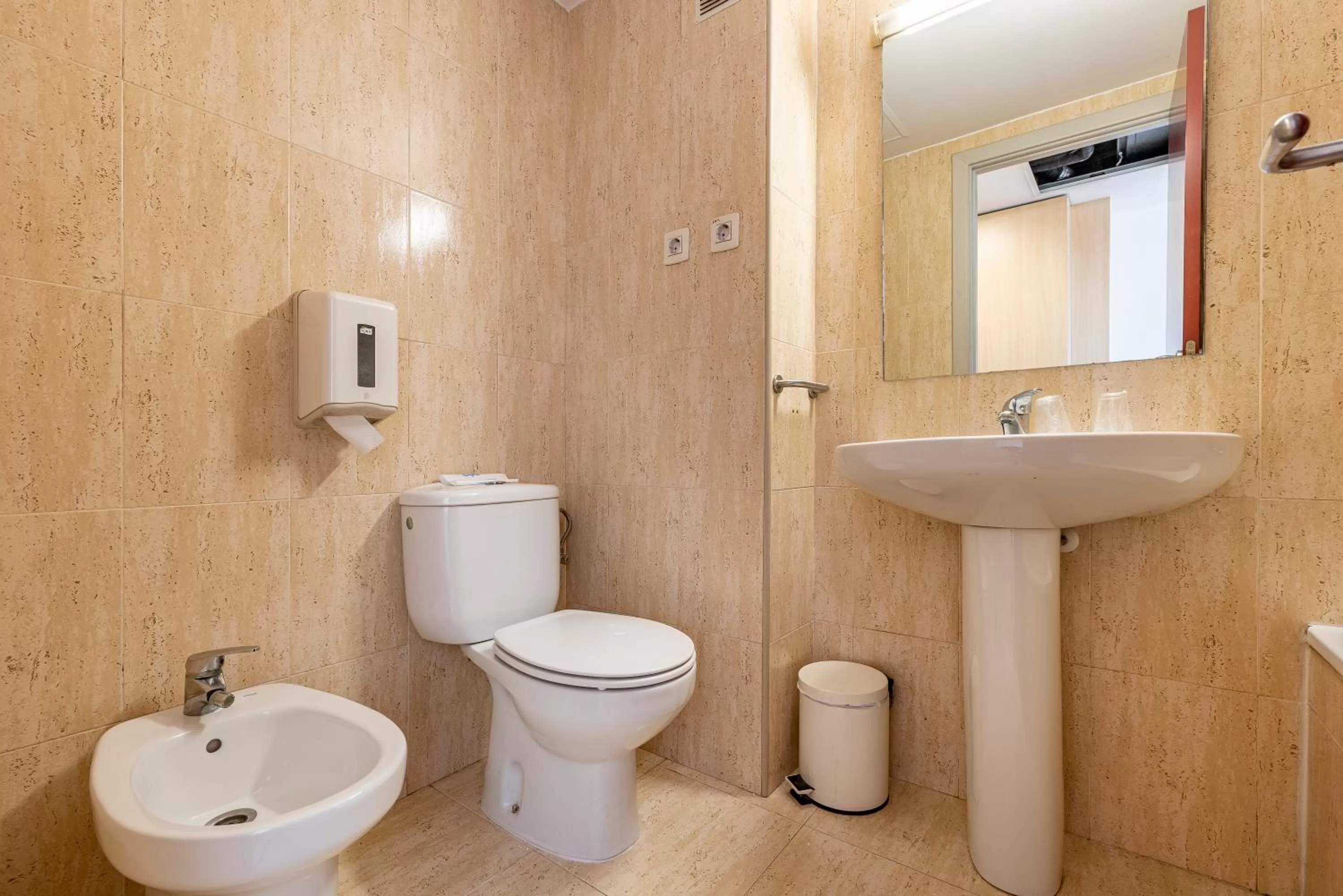 Toilet in Hotel Basic