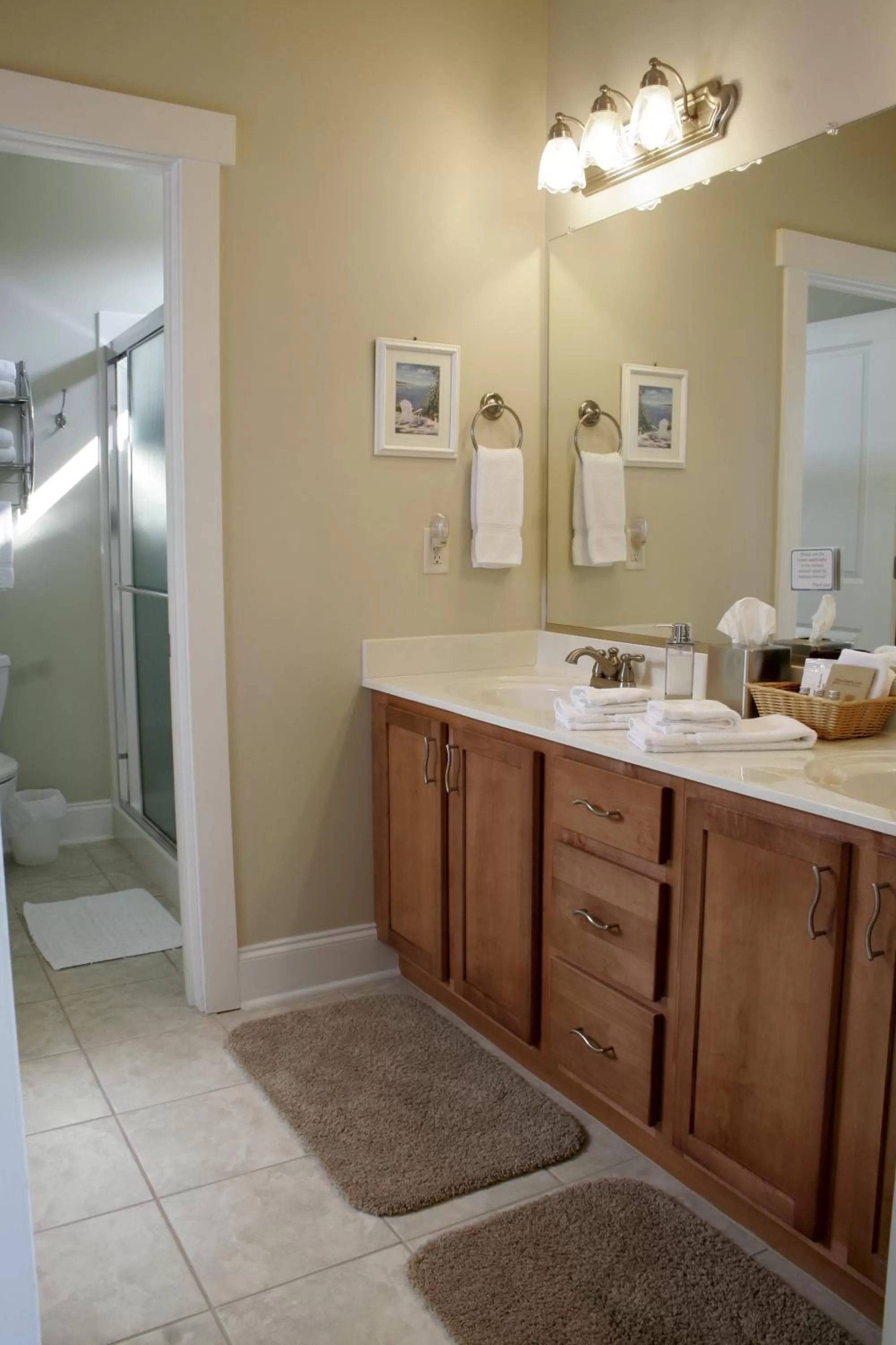 Bathroom in Seven Oaks Inn Bed and Breakfast