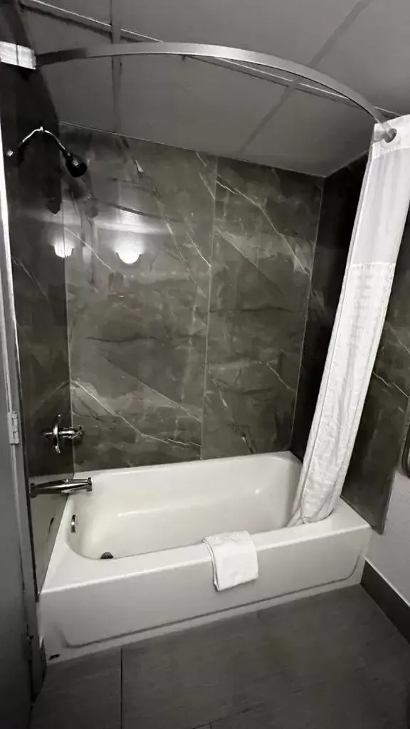 Queen Room in Quality Inn Newton at I-80 Queen Room in Quality Inn Newton at I-80