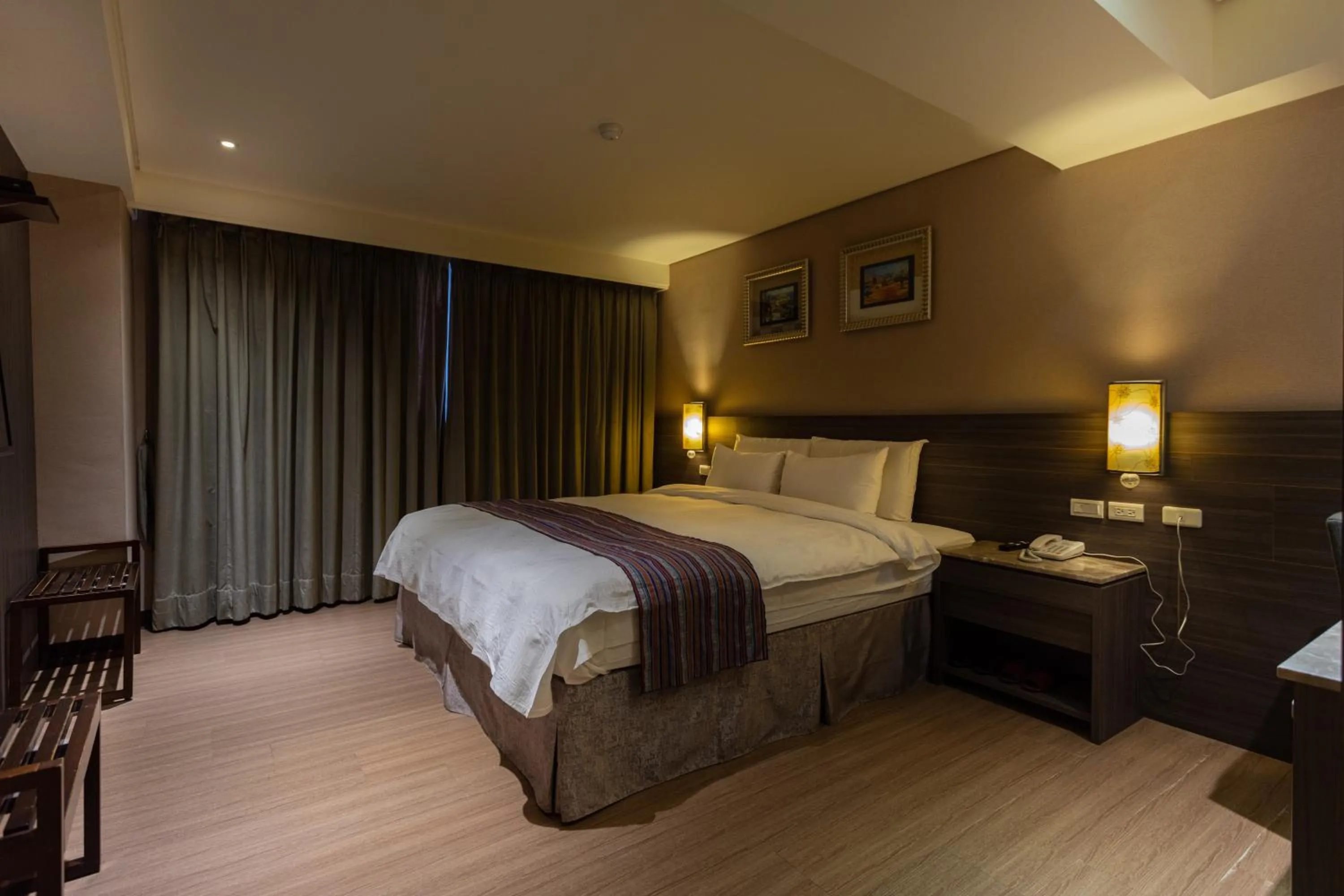 Bed in Royal Guest Hotel