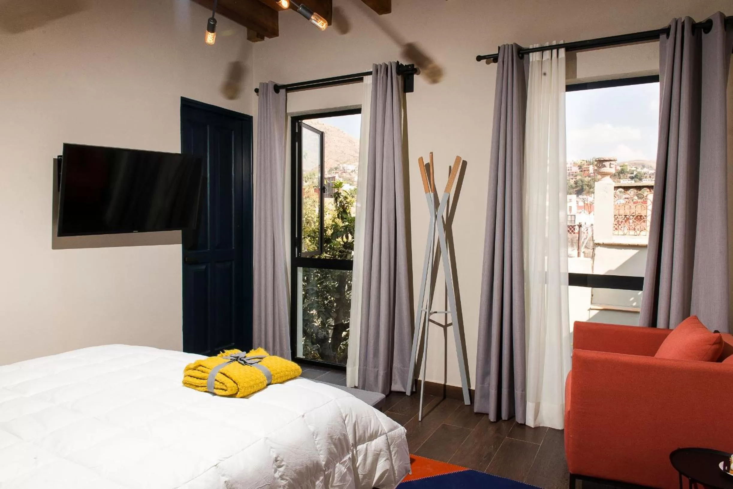 Bed in Antigua Trece Hotel Fusión & SPA