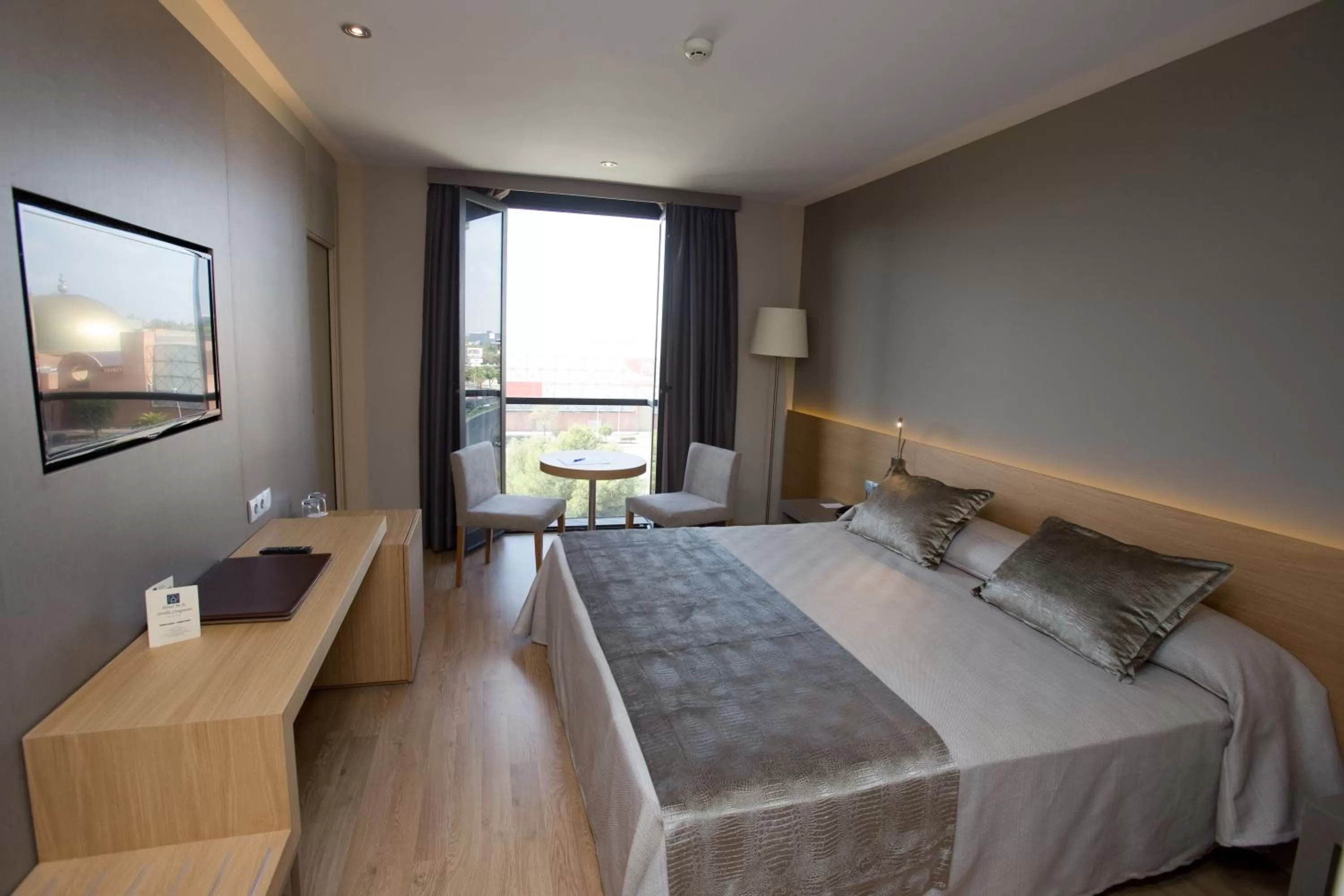 Photo of the whole room, Bed in M.A. Hotel Sevilla Congresos