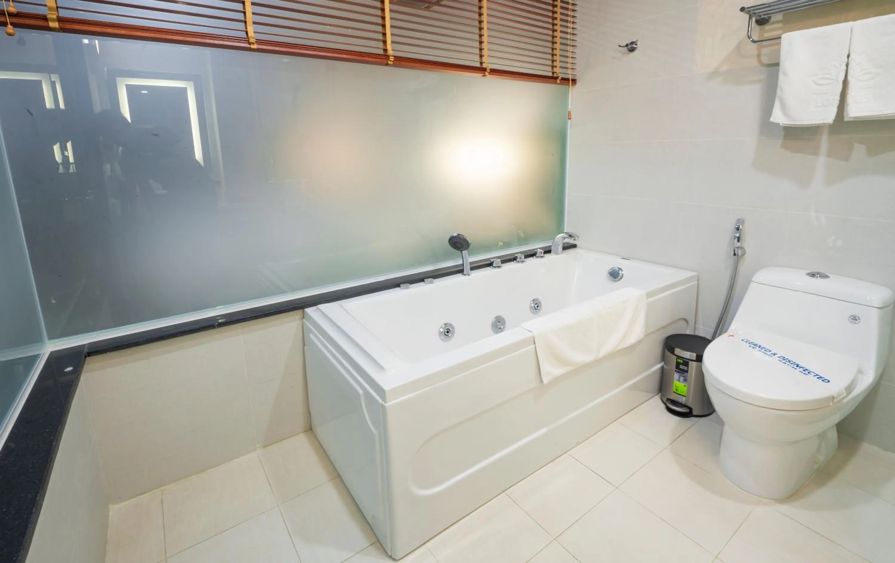 Toilet in Lotus Saigon Hotel