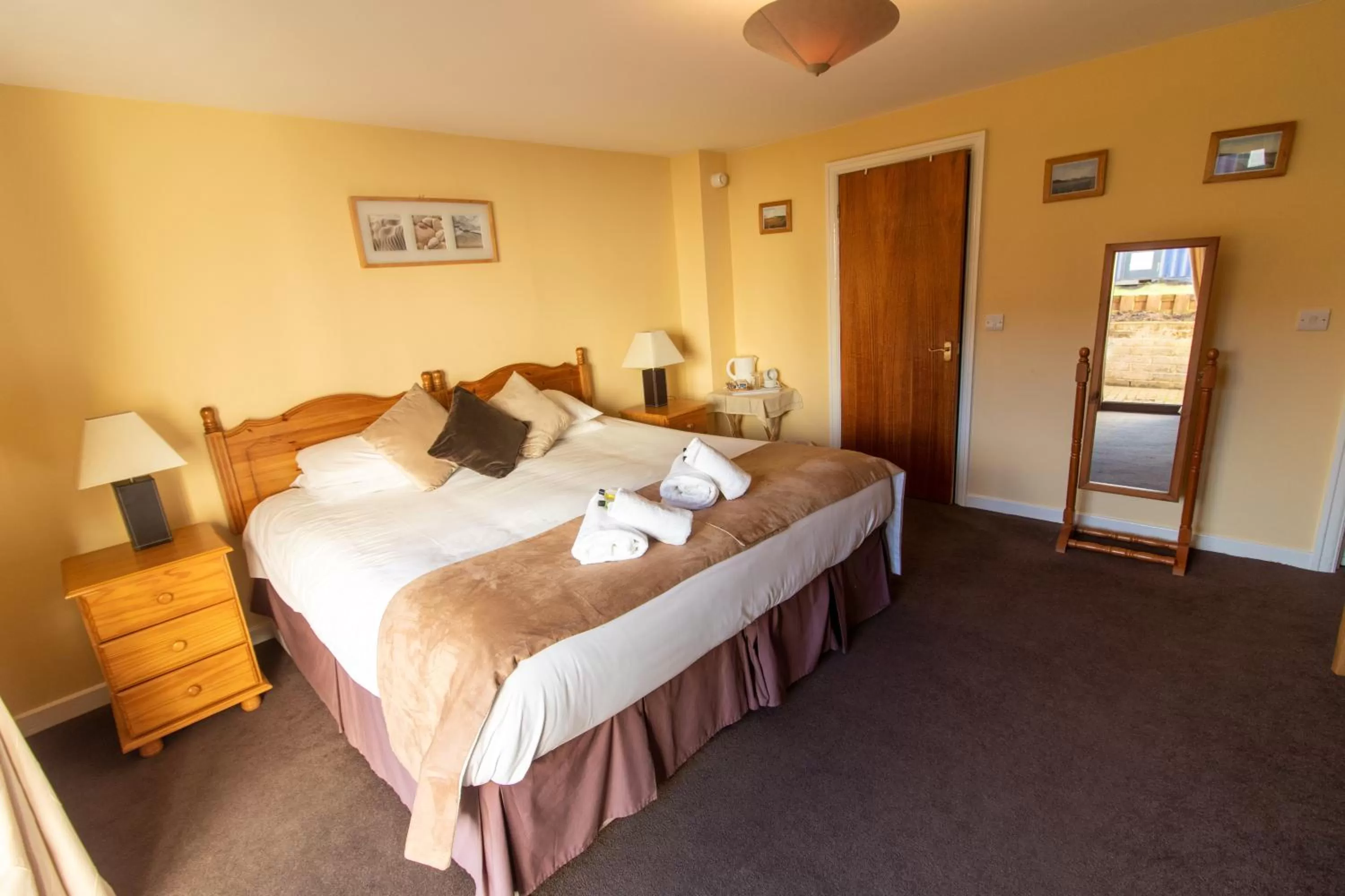 Bed in Auld Cross Keys Inn